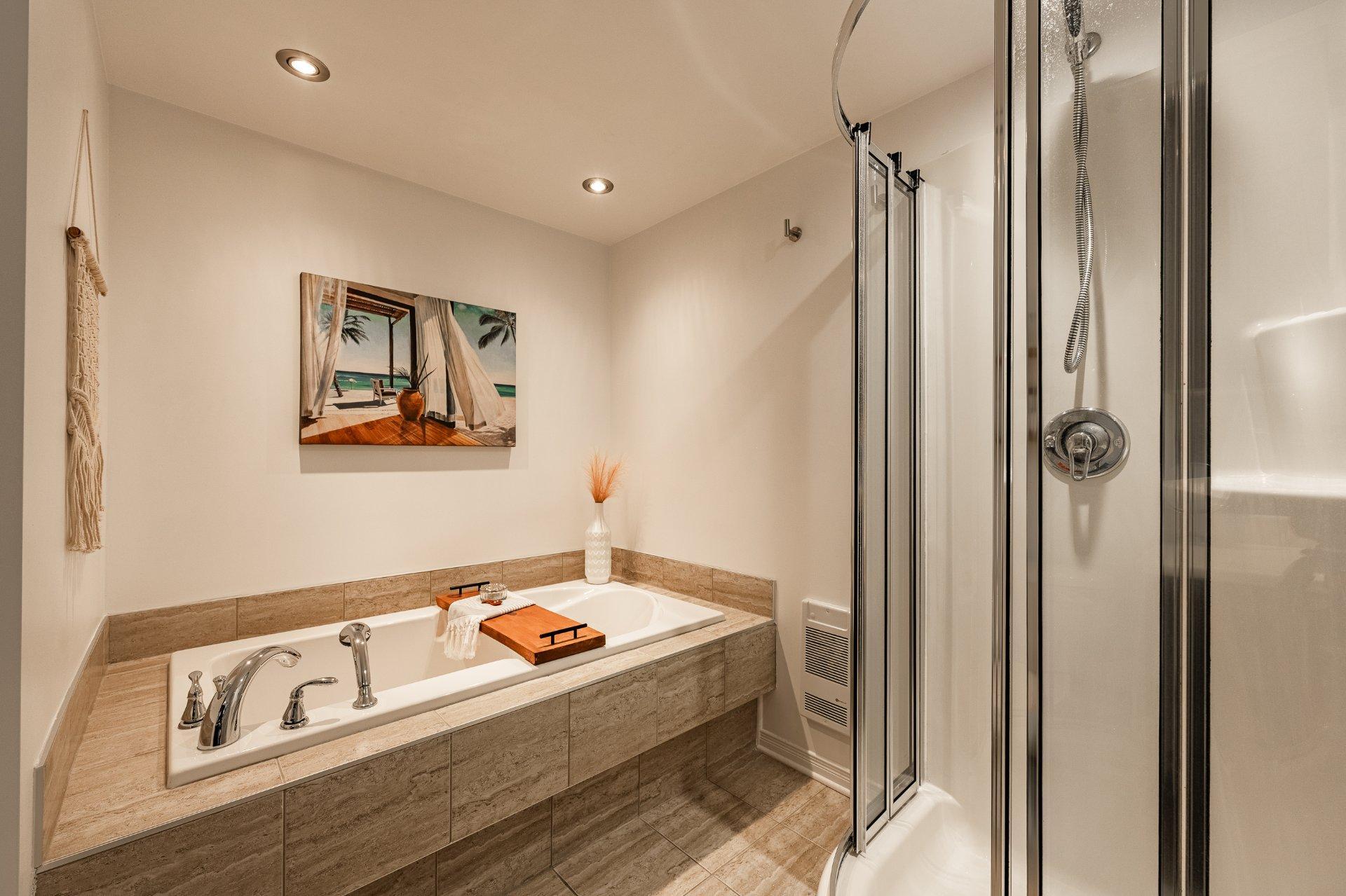 









246


Rue du Cardinal

,
Saint-Amable,




QC
J0L1N0

