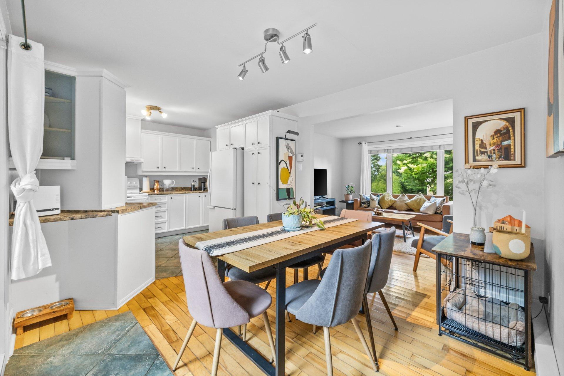 









904


Rue Guy

,
Saint-Jérôme,




QC
J5L1P3

