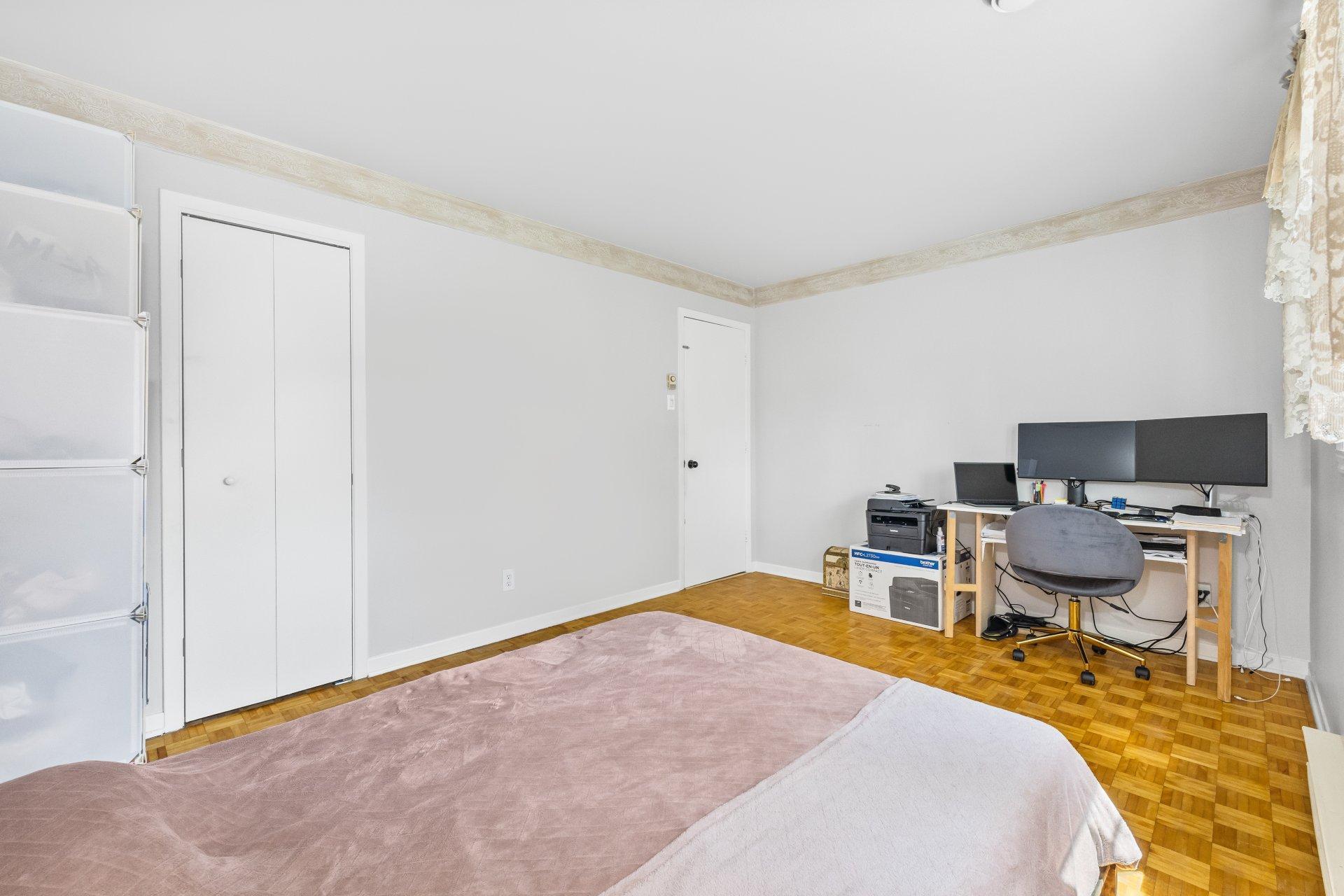 









904


Rue Guy

,
Saint-Jérôme,




QC
J5L1P3


