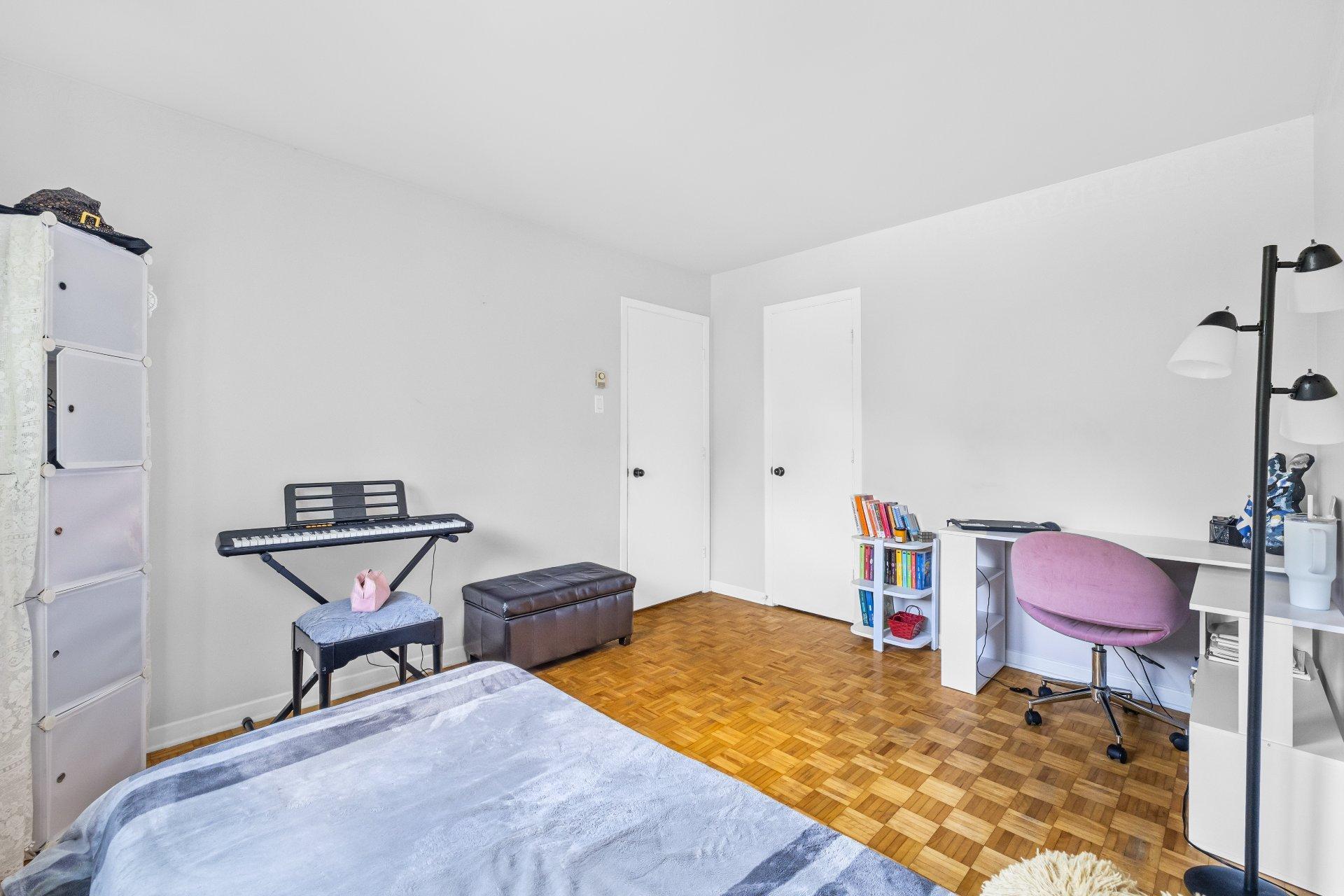 









904


Rue Guy

,
Saint-Jérôme,




QC
J5L1P3

