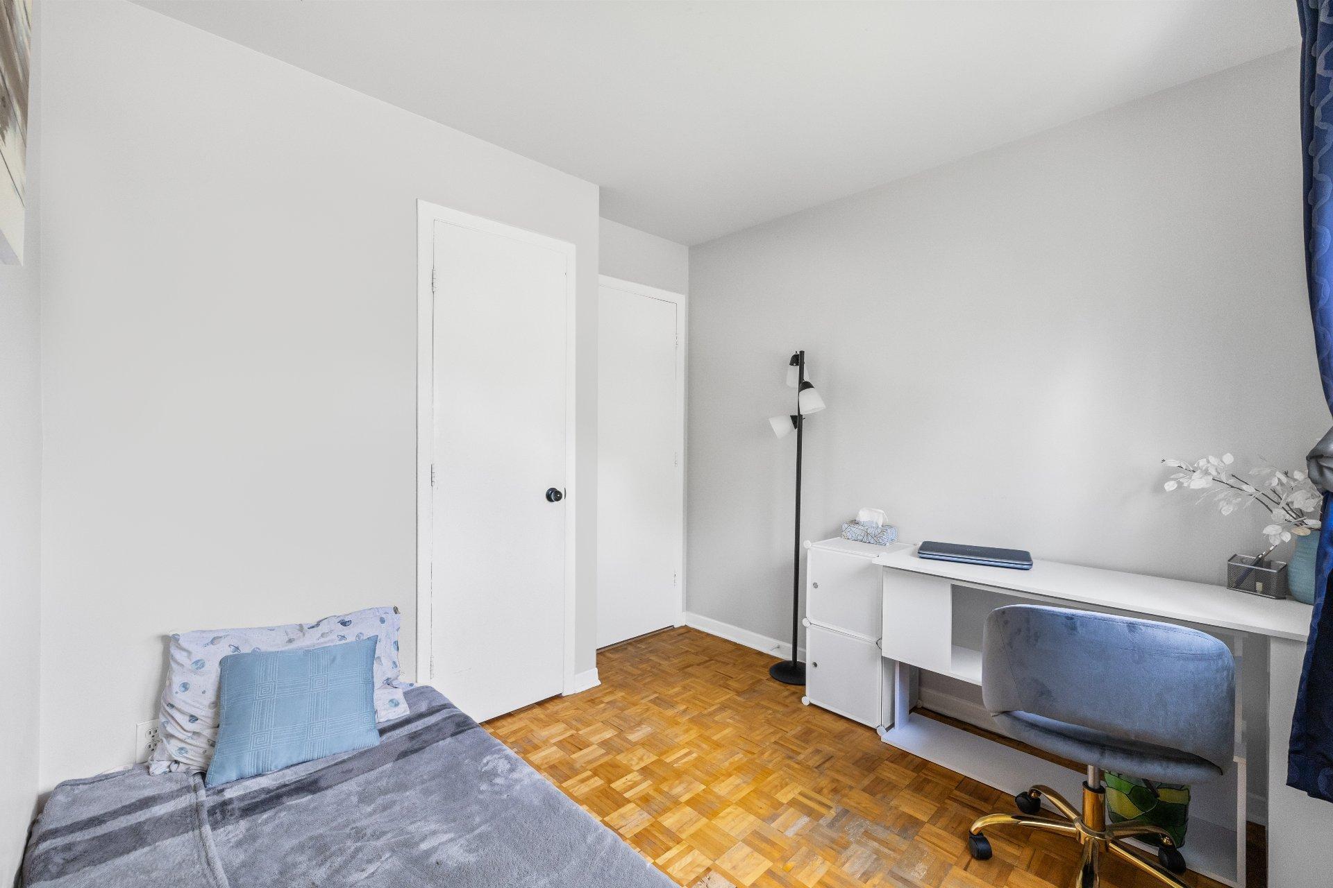 









904


Rue Guy

,
Saint-Jérôme,




QC
J5L1P3

