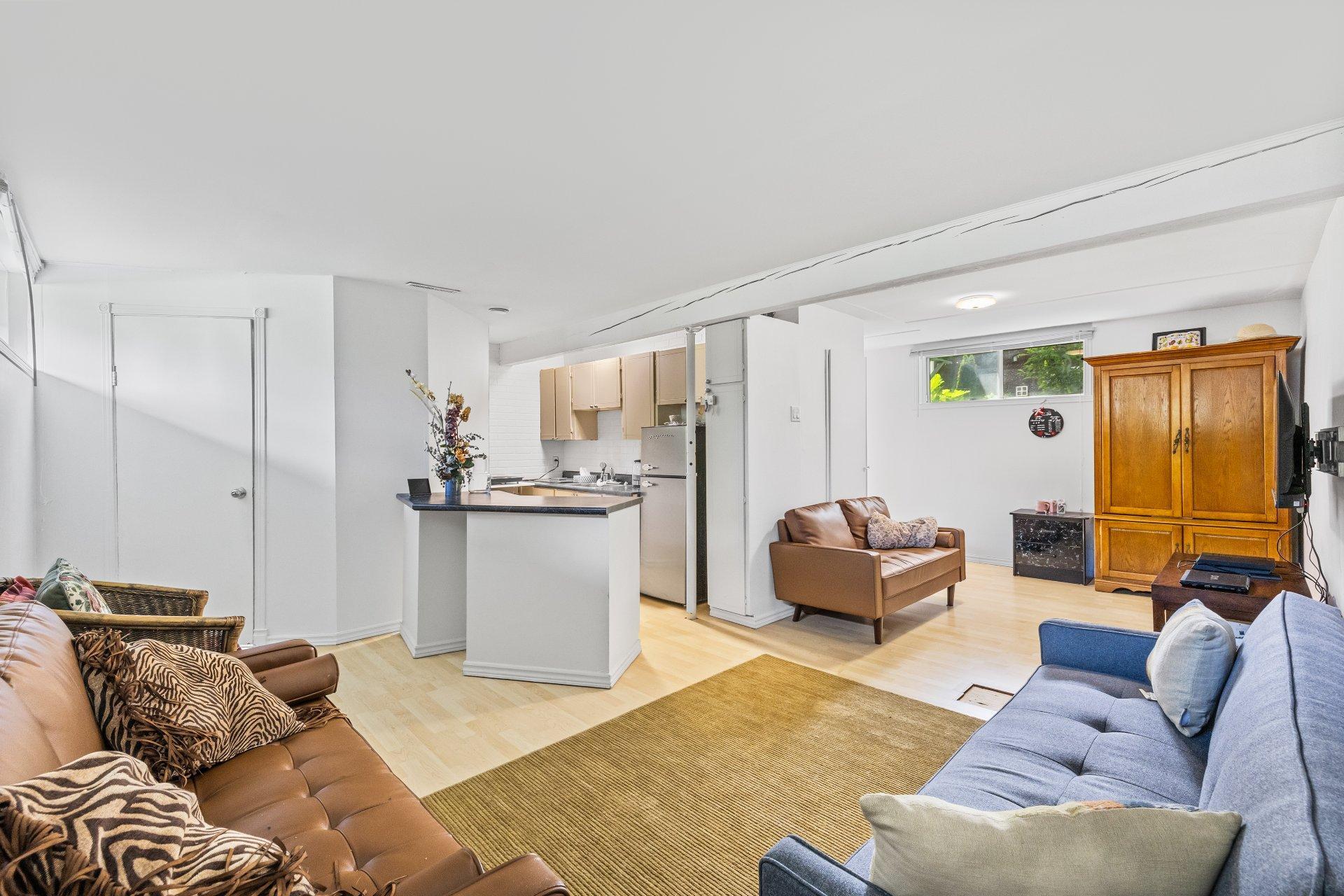









904


Rue Guy

,
Saint-Jérôme,




QC
J5L1P3

