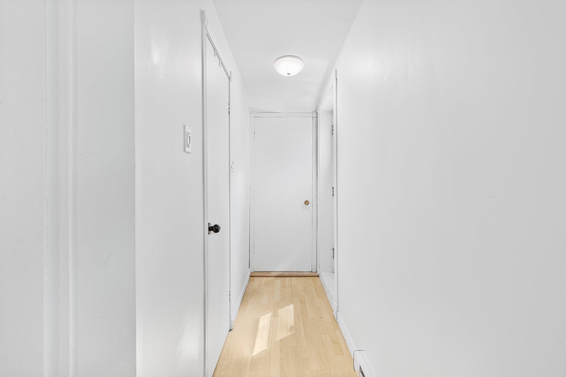 









904


Rue Guy

,
Saint-Jérôme,




QC
J5L1P3

