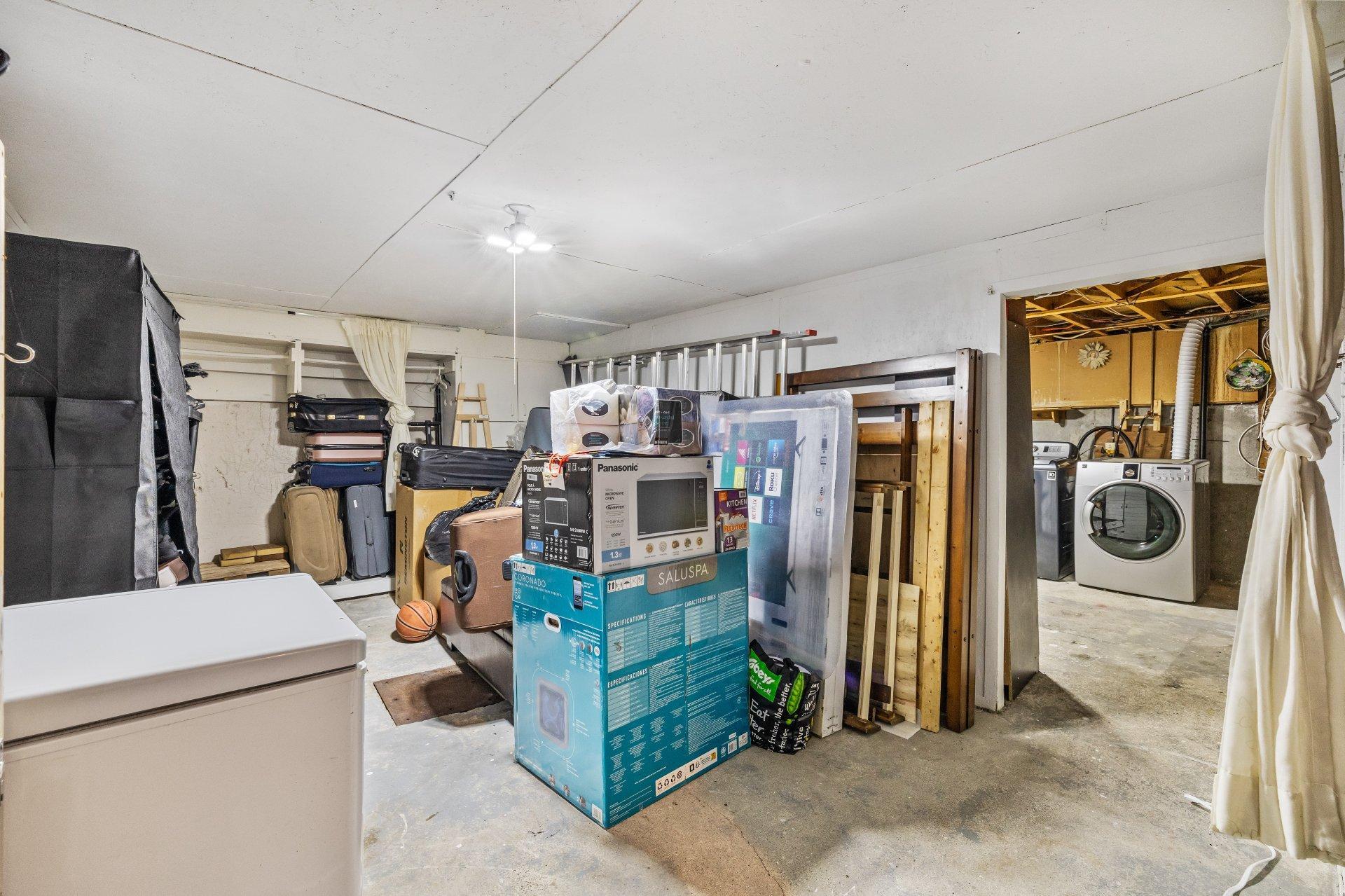 









904


Rue Guy

,
Saint-Jérôme,




QC
J5L1P3

