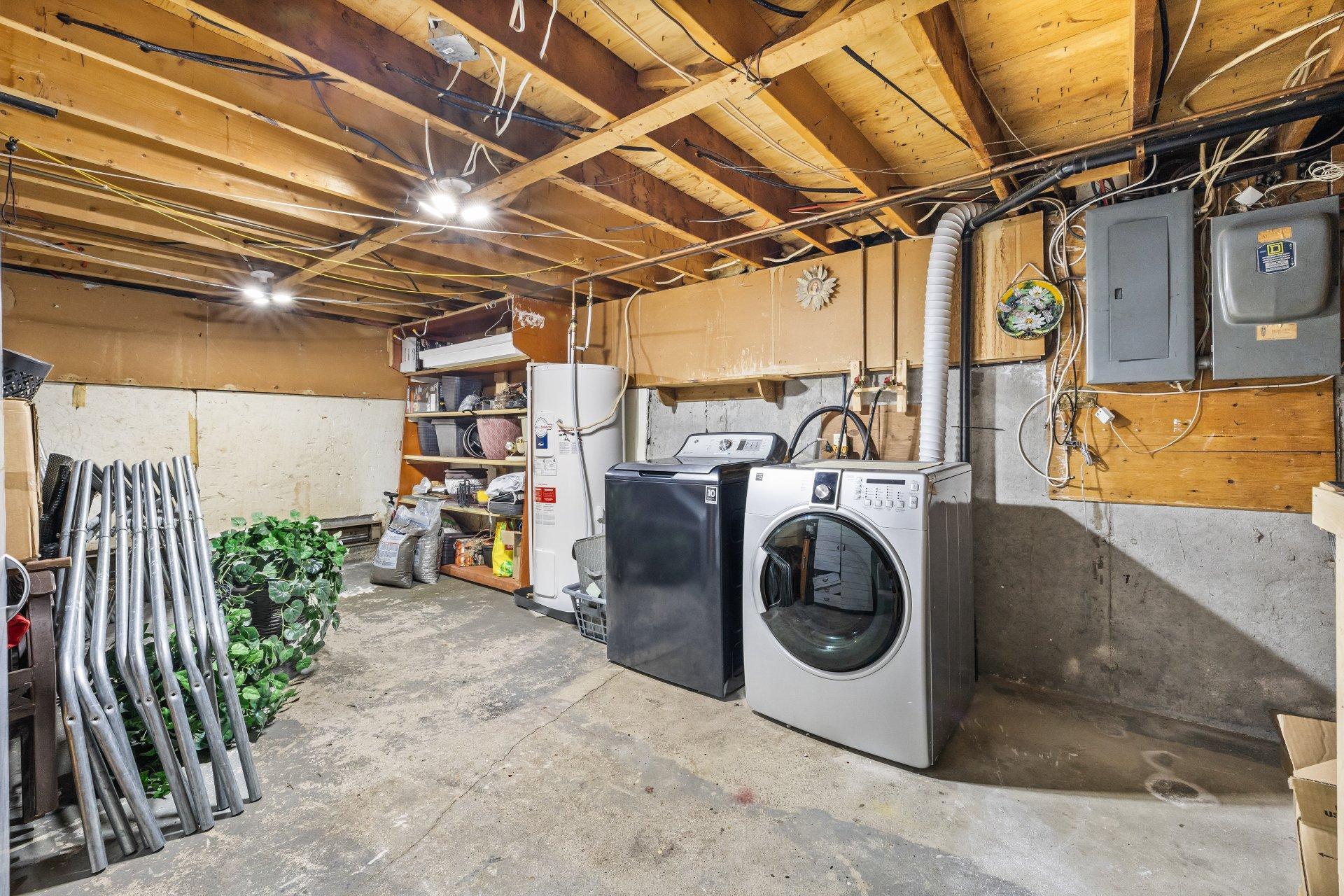 









904


Rue Guy

,
Saint-Jérôme,




QC
J5L1P3

