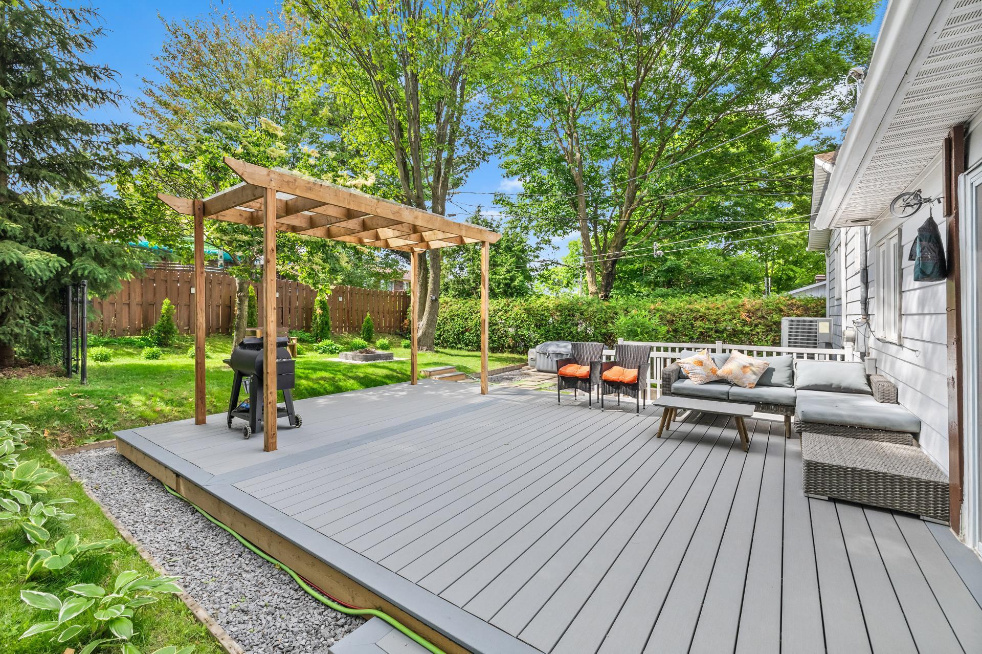 









904


Rue Guy

,
Saint-Jérôme,




QC
J5L1P3

