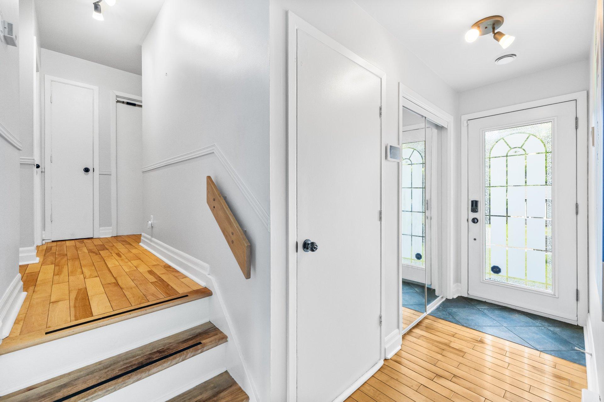









904


Rue Guy

,
Saint-Jérôme,




QC
J5L1P3

