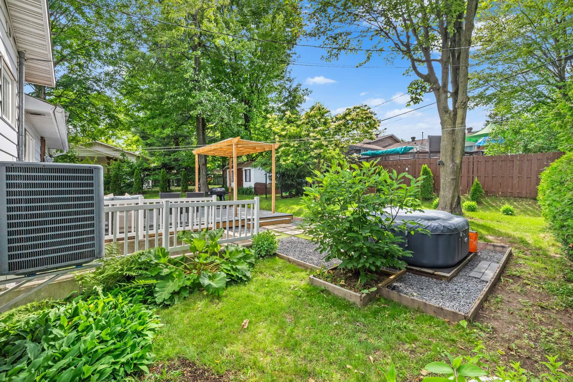 









904


Rue Guy

,
Saint-Jérôme,




QC
J5L1P3

