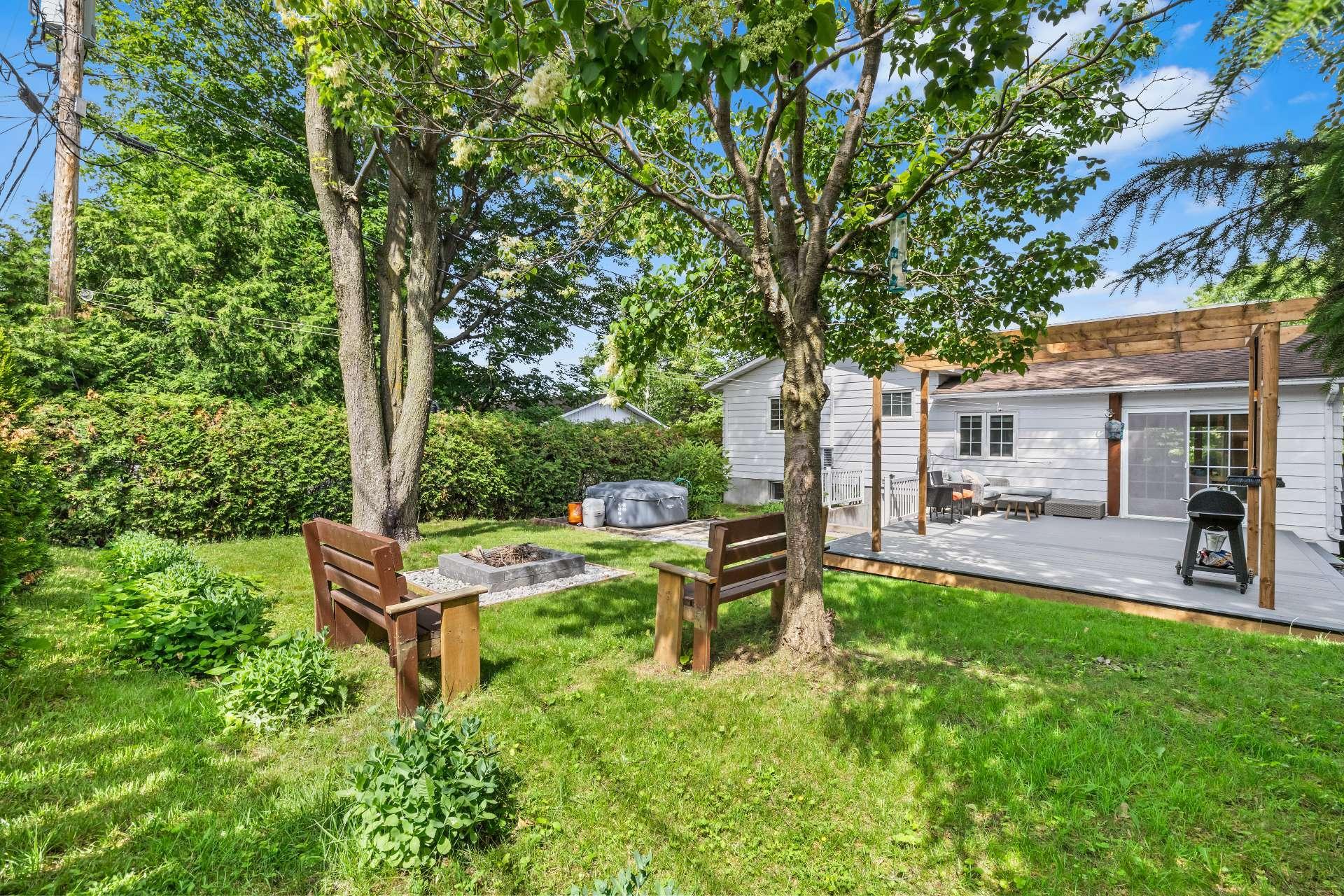 









904


Rue Guy

,
Saint-Jérôme,




QC
J5L1P3

