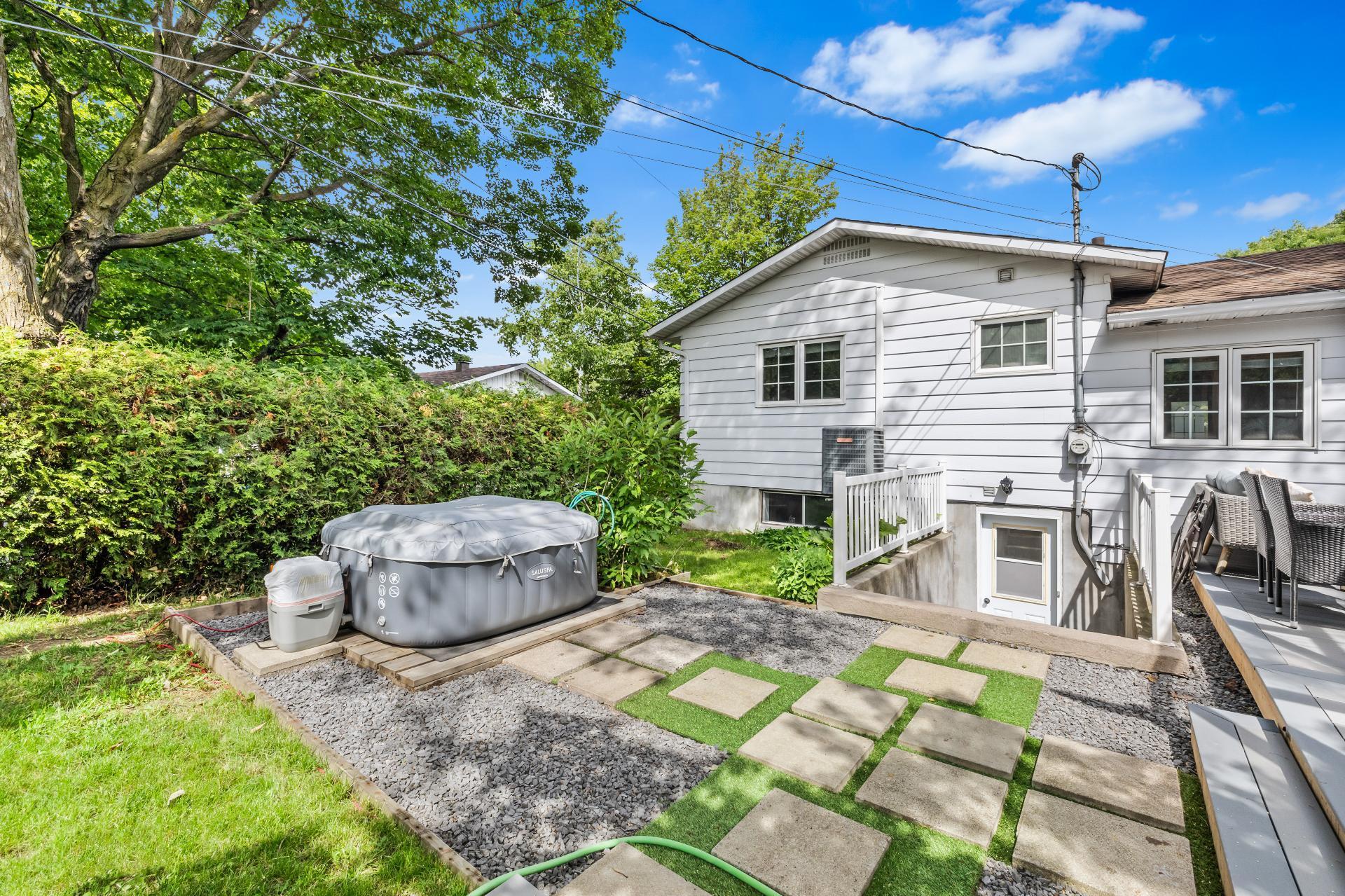 









904


Rue Guy

,
Saint-Jérôme,




QC
J5L1P3

