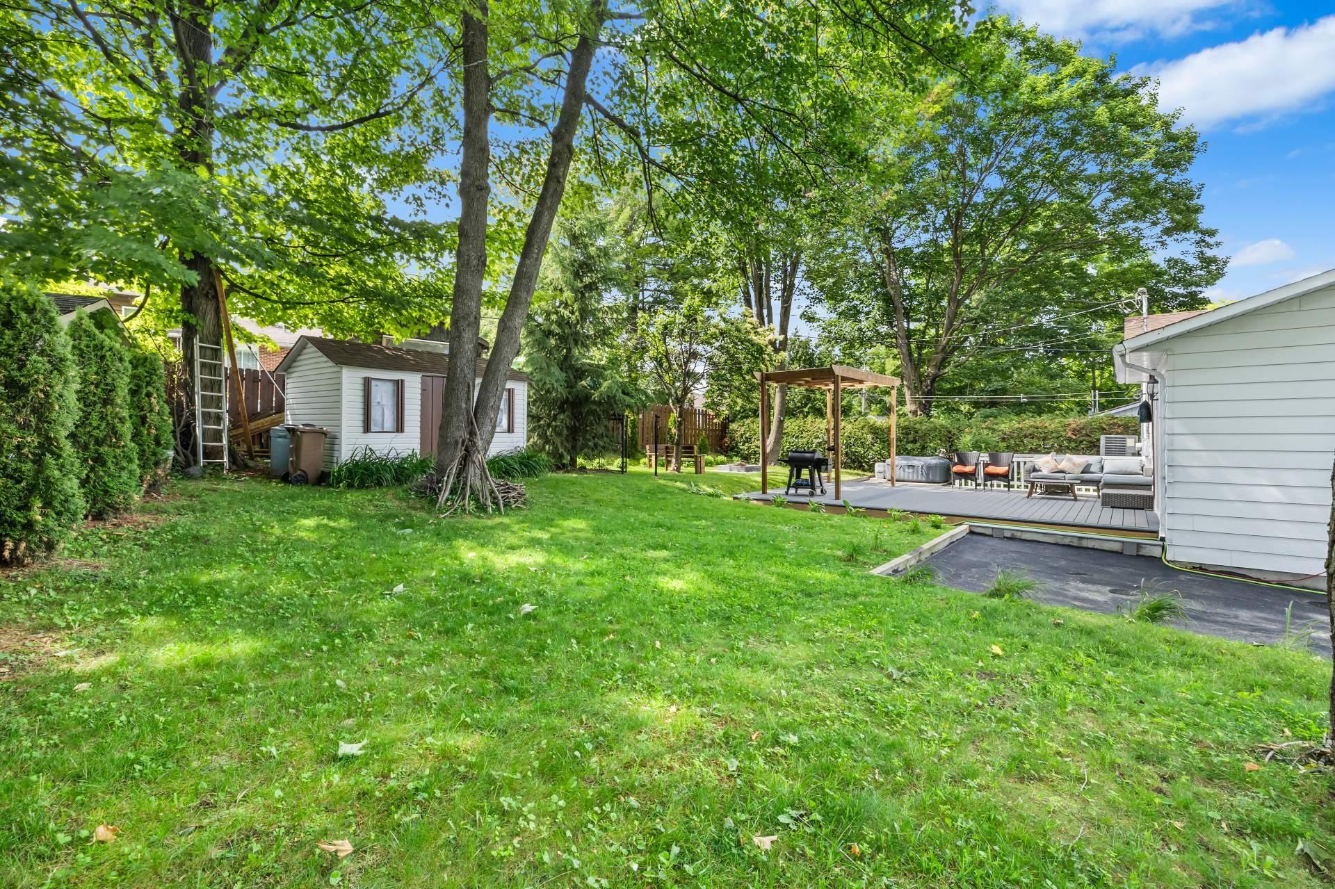 









904


Rue Guy

,
Saint-Jérôme,




QC
J5L1P3

