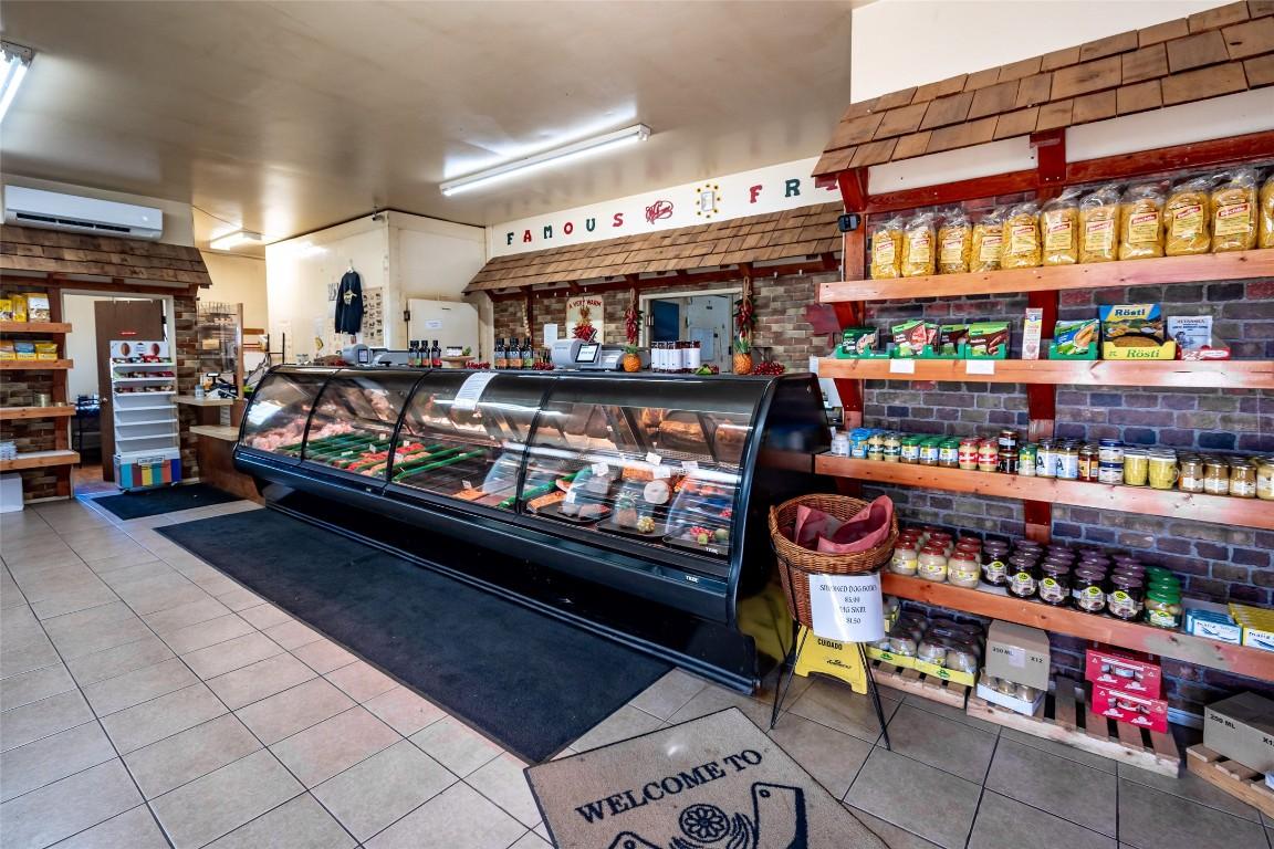 









1420


Northwest

Boulevard,
Creston,




BC
V0G 1B6

