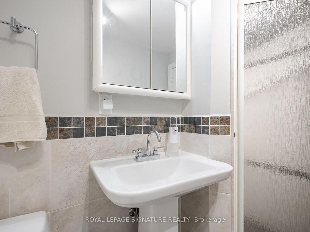 









473


Dupont

Street, 3,
Toronto,




ON
M6G 1Y6

