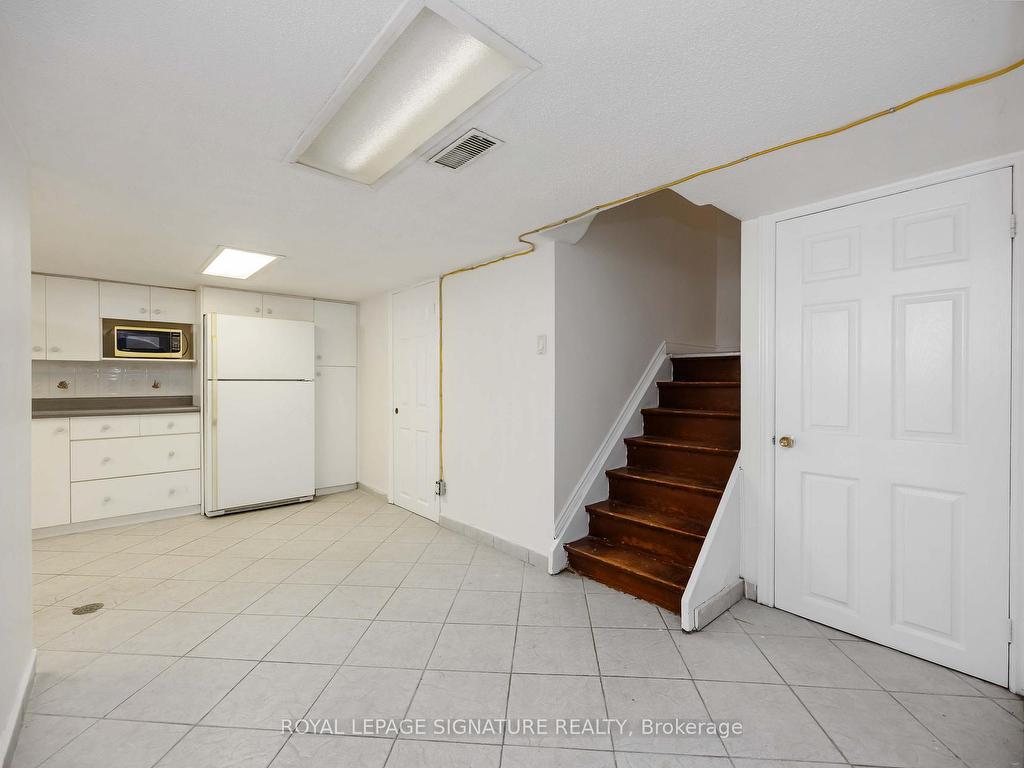 









42


Carr

Street,
Toronto,




ON
M5T 1B5

