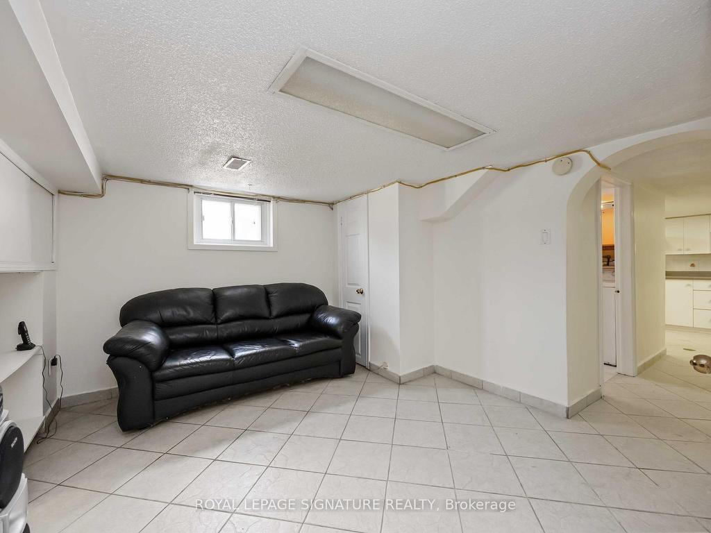 









42


Carr

Street,
Toronto,




ON
M5T 1B5

