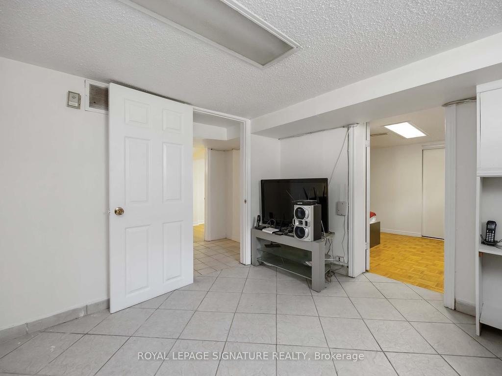 









42


Carr

Street,
Toronto,




ON
M5T 1B5

