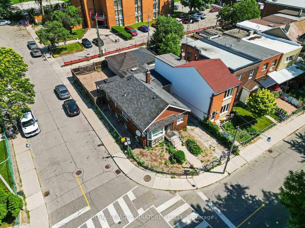 









42


Carr

Street,
Toronto,




ON
M5T 1B5

