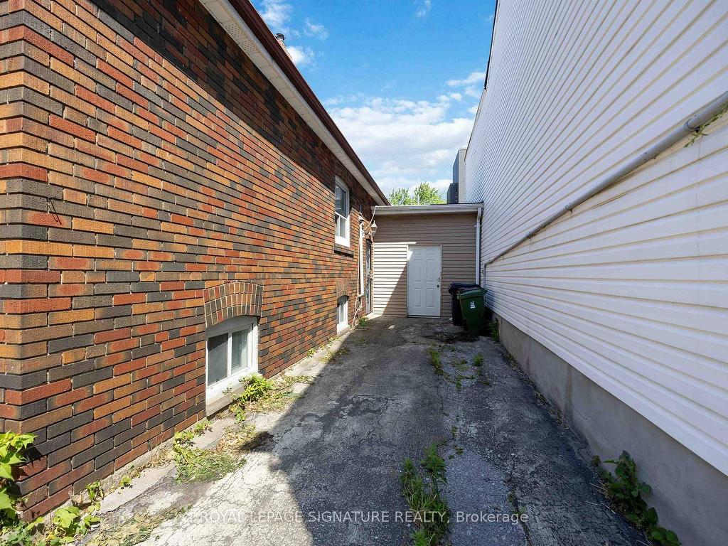 









42


Carr

Street,
Toronto,




ON
M5T 1B5

