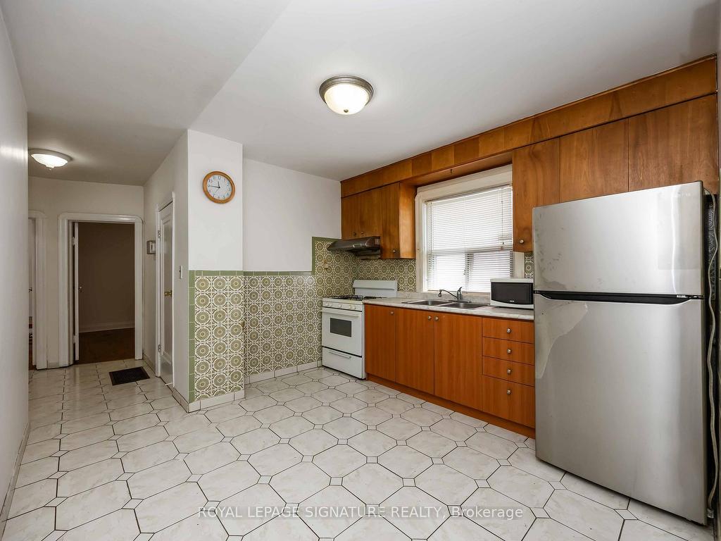 









42


Carr

Street,
Toronto,




ON
M5T 1B5

