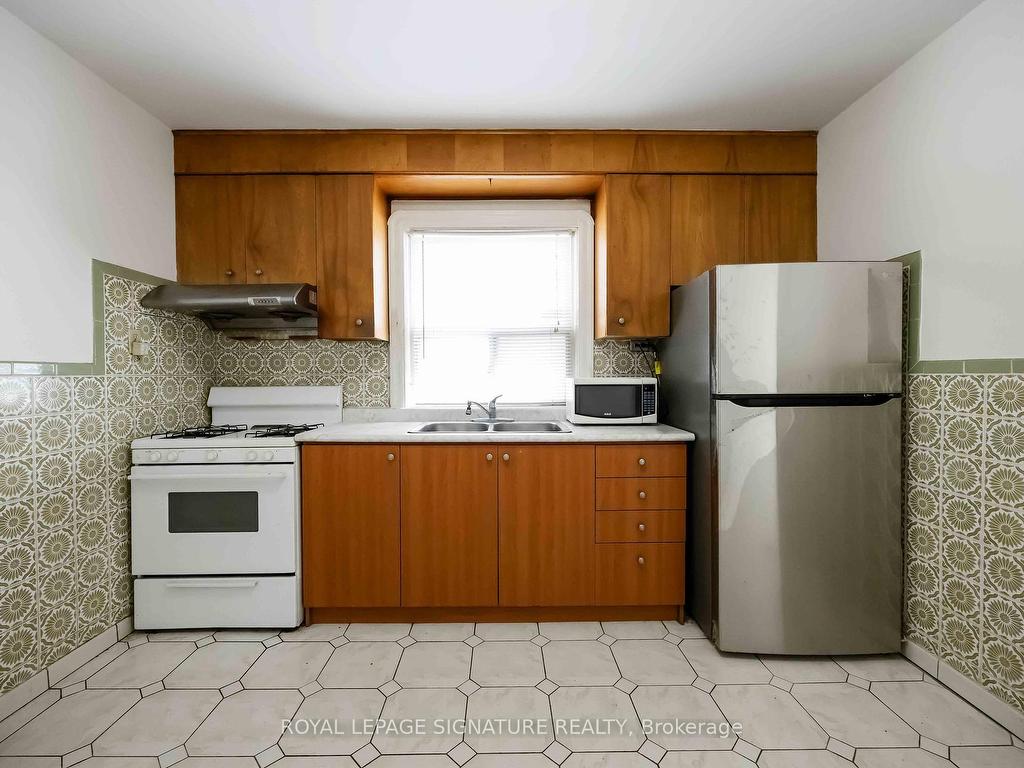 









42


Carr

Street,
Toronto,




ON
M5T 1B5

