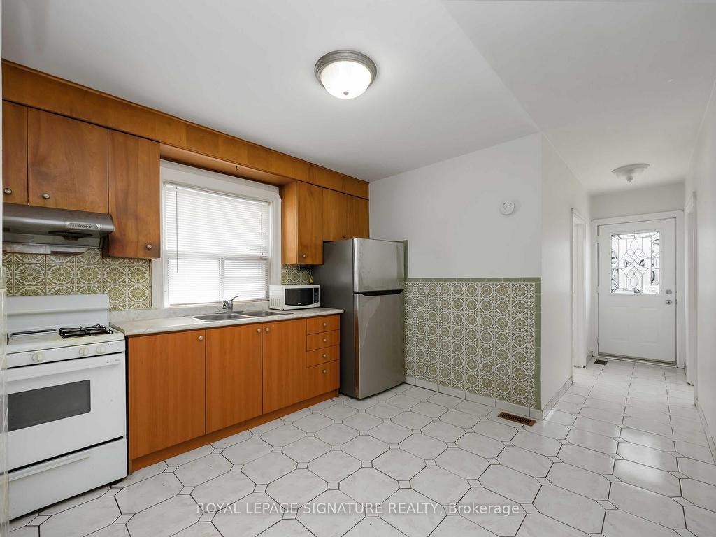 









42


Carr

Street,
Toronto,




ON
M5T 1B5

