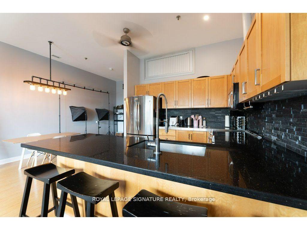 









700


King

Street West, 801,
Toronto,




ON
M5V 2Y6

