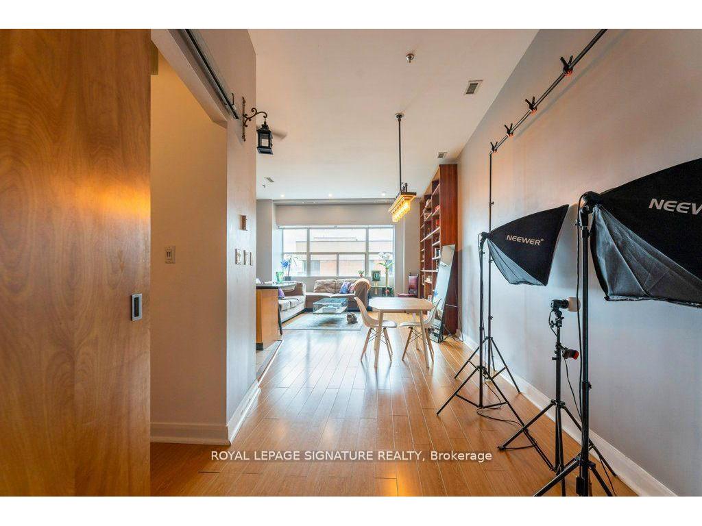 









700


King

Street West, 801,
Toronto,




ON
M5V 2Y6

