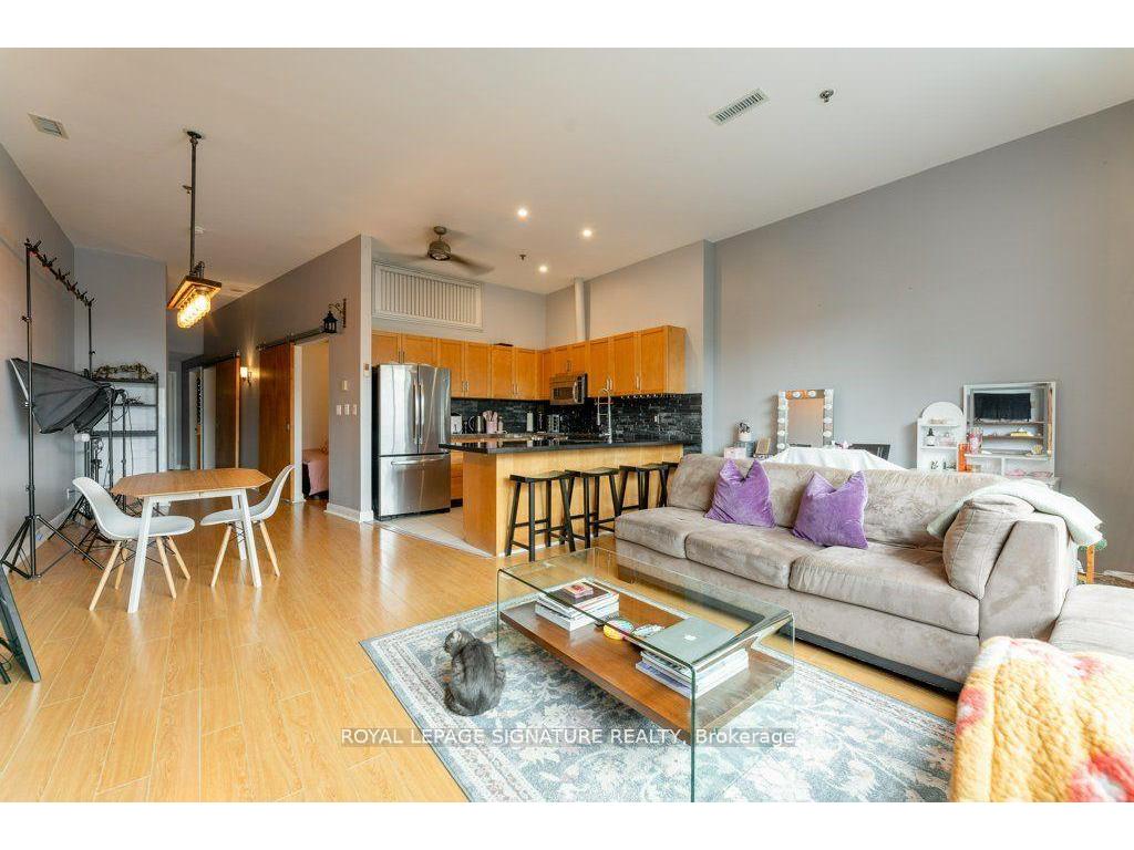 









700


King

Street West, 801,
Toronto,




ON
M5V 2Y6


