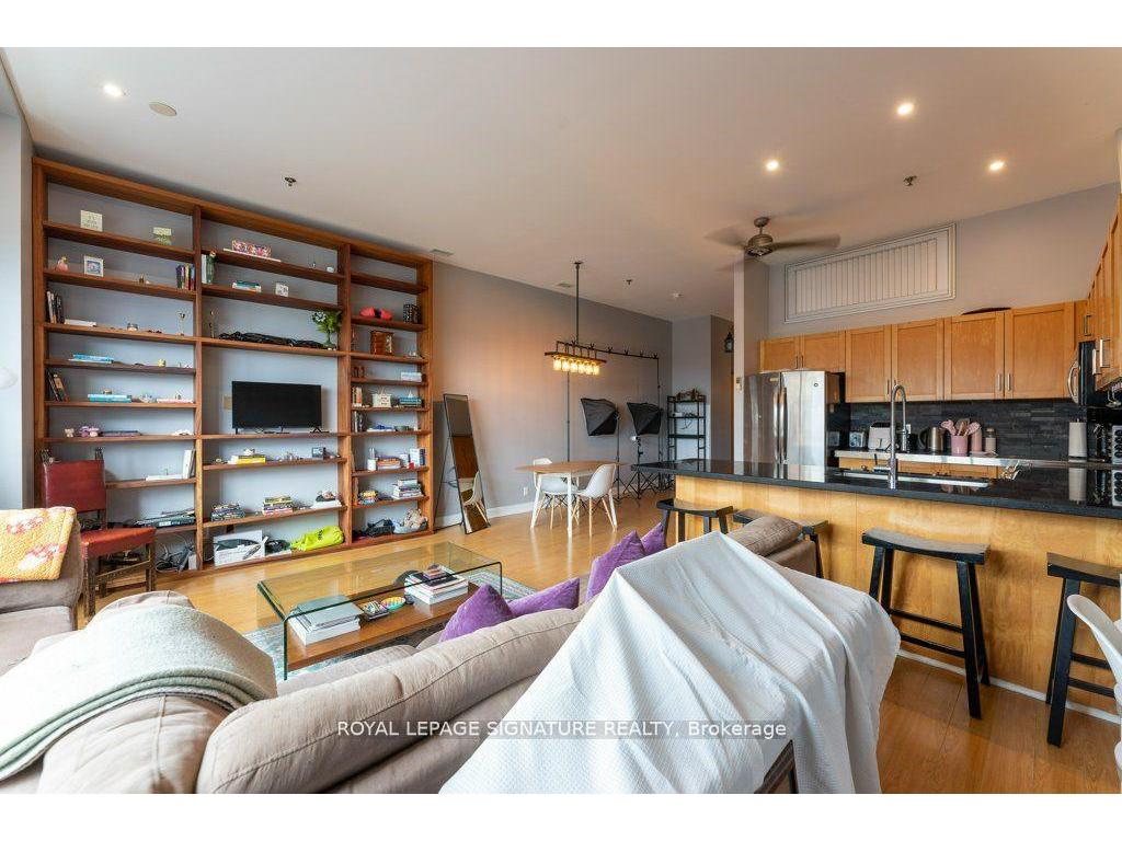 









700


King

Street West, 801,
Toronto,




ON
M5V 2Y6

