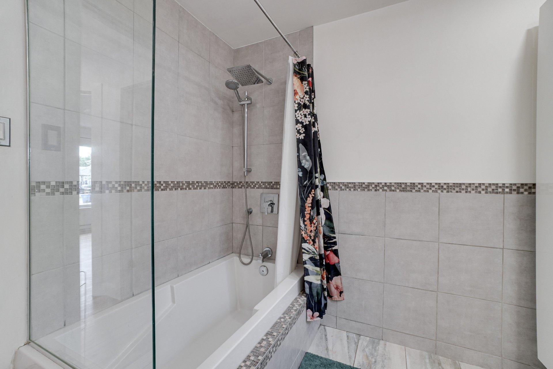









42


Place Gaulin

,
L'Assomption,




QC
J5W1M2


