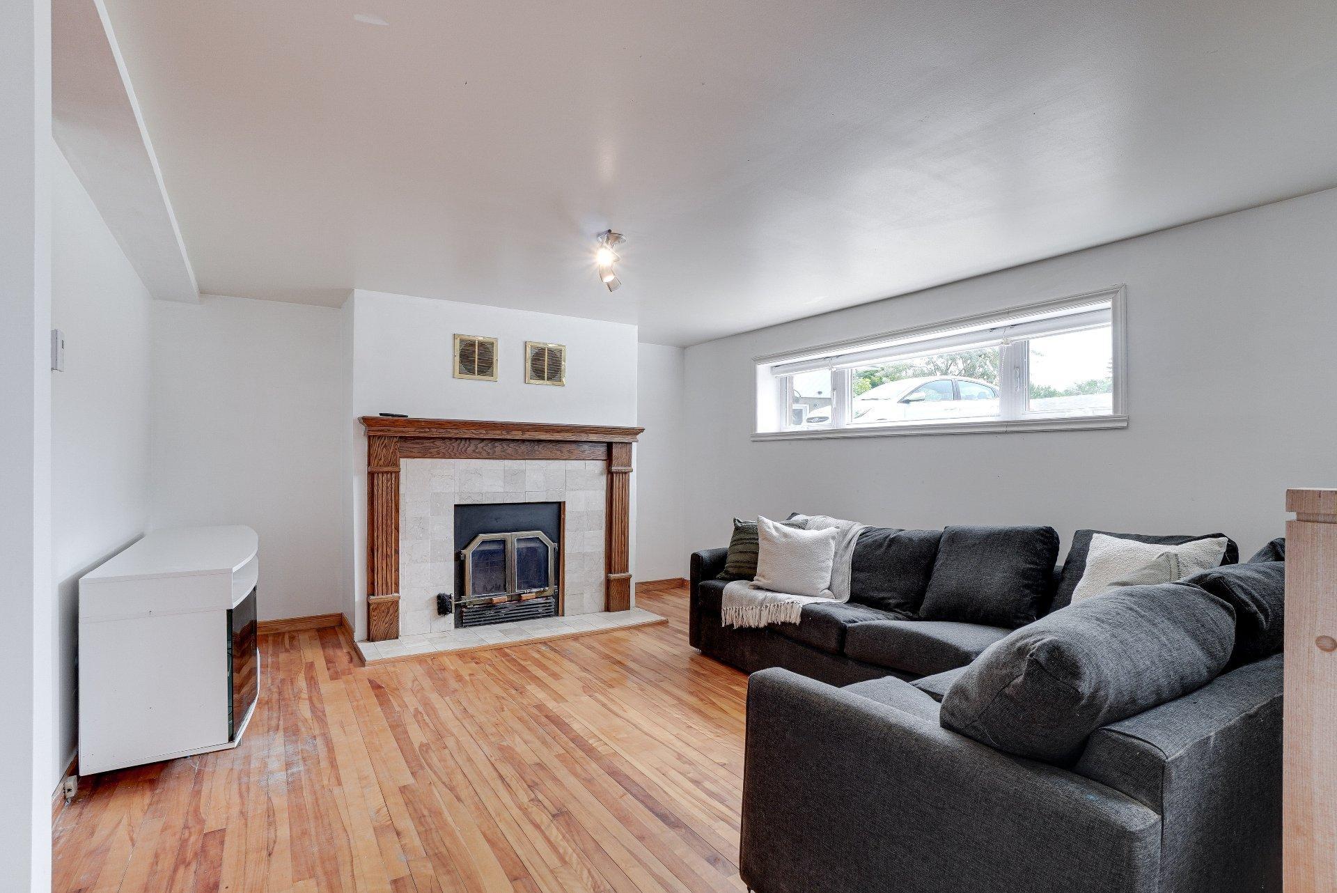 









42


Place Gaulin

,
L'Assomption,




QC
J5W1M2

