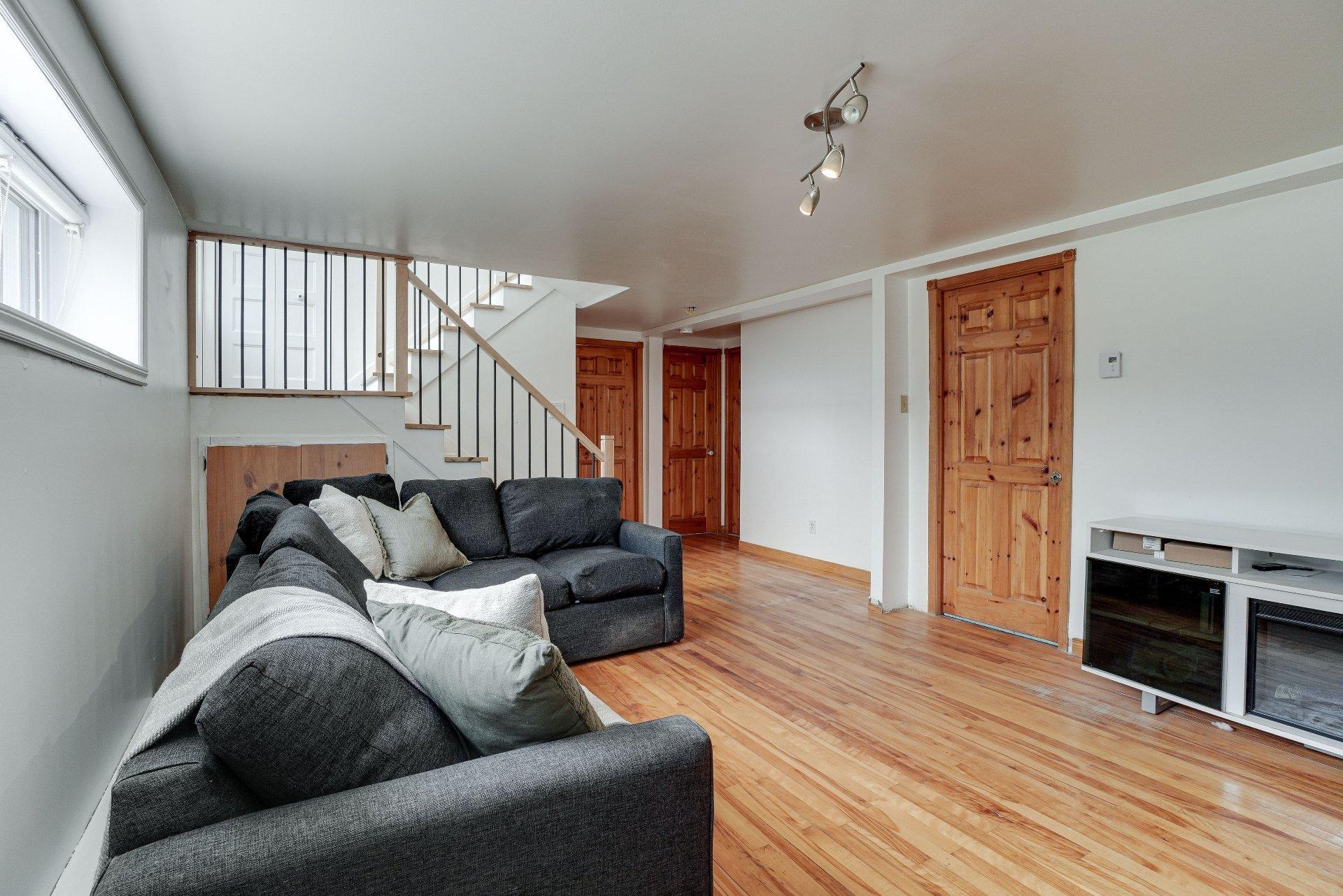 









42


Place Gaulin

,
L'Assomption,




QC
J5W1M2

