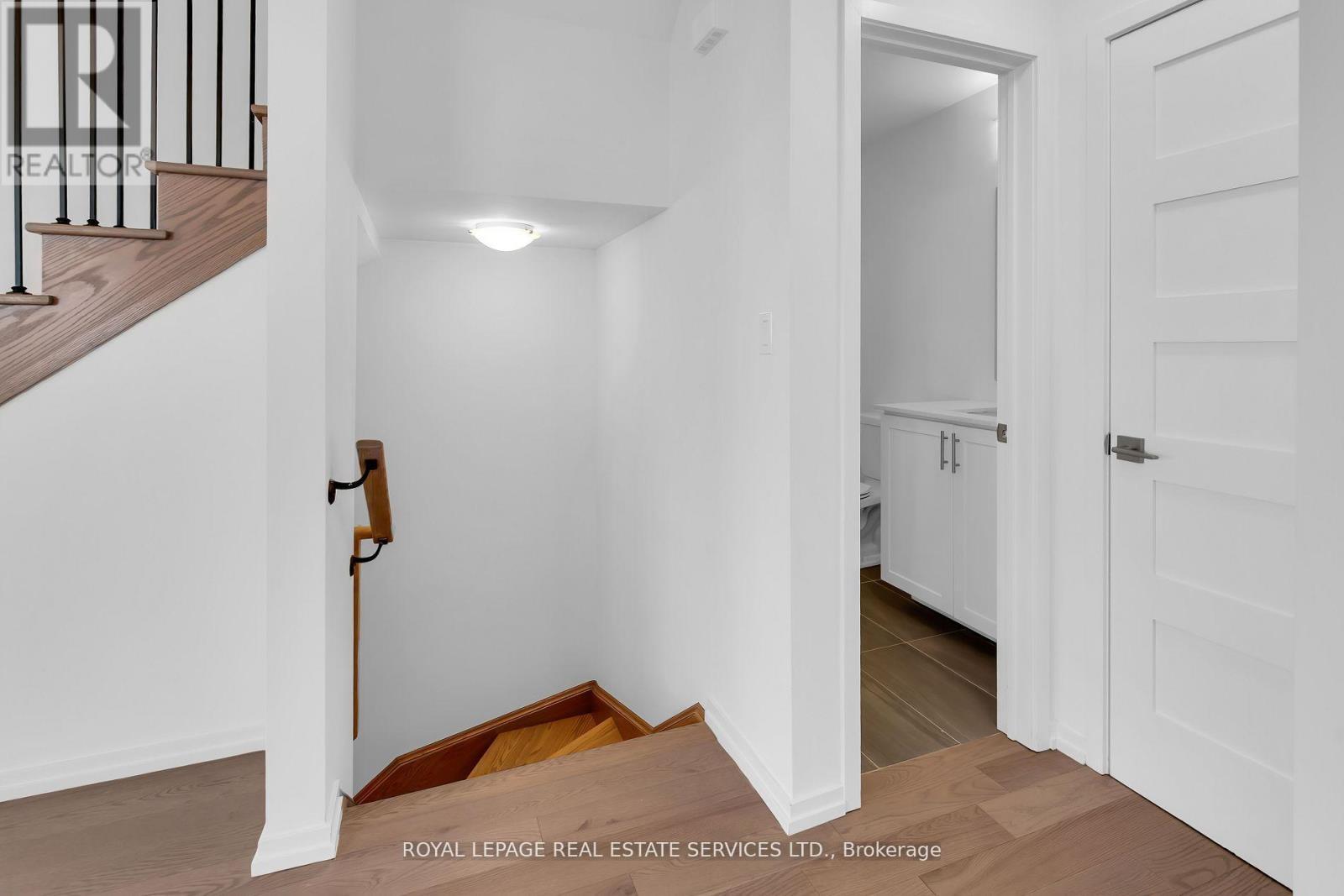 












3 - 18 LYTHAM GREEN CIRCLE

,
Newmarket,




Ontario
L3Y0H4

