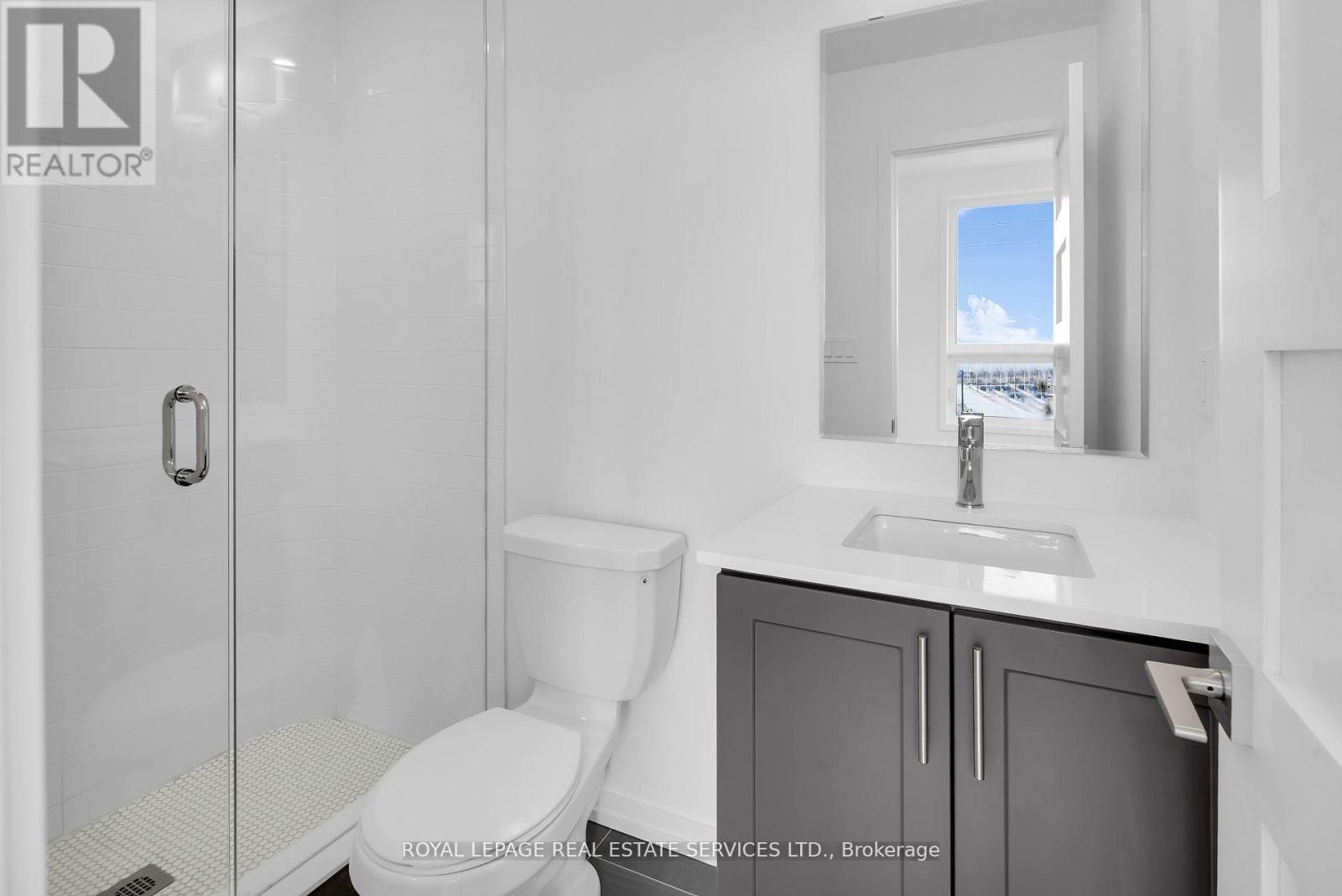 












3 - 18 LYTHAM GREEN CIRCLE

,
Newmarket,




Ontario
L3Y0H4

