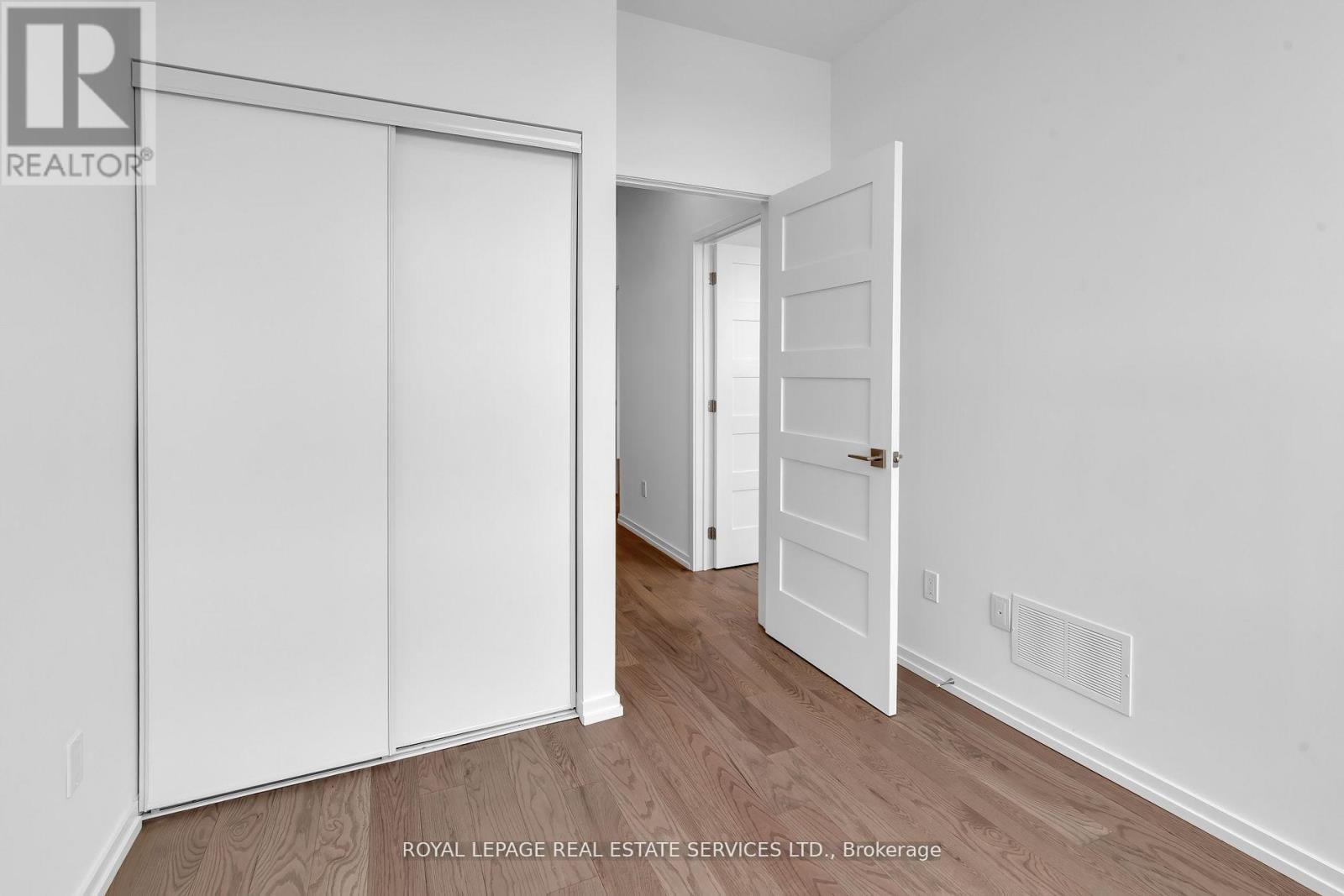 












3 - 18 LYTHAM GREEN CIRCLE

,
Newmarket,




Ontario
L3Y0H4

