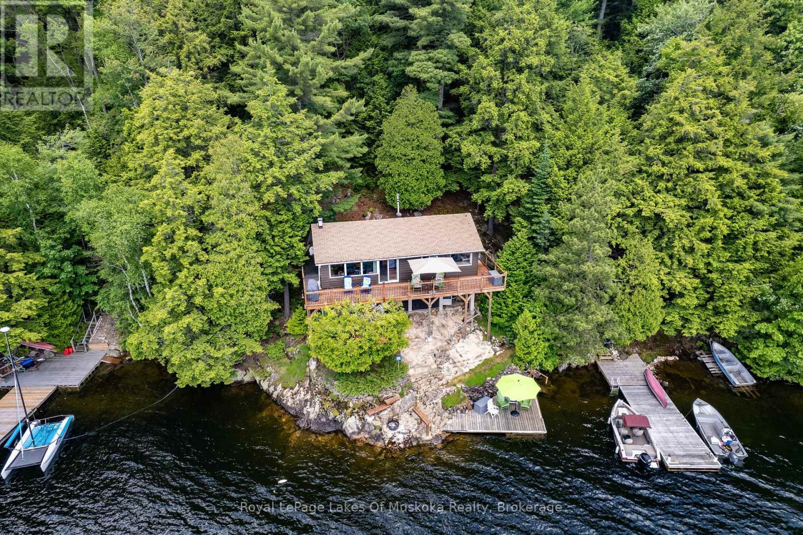 












19325 KAWAGAMA NORTH SHORE

,
Algonquin Highlands (McClintock),




Ontario
P0A1E0

