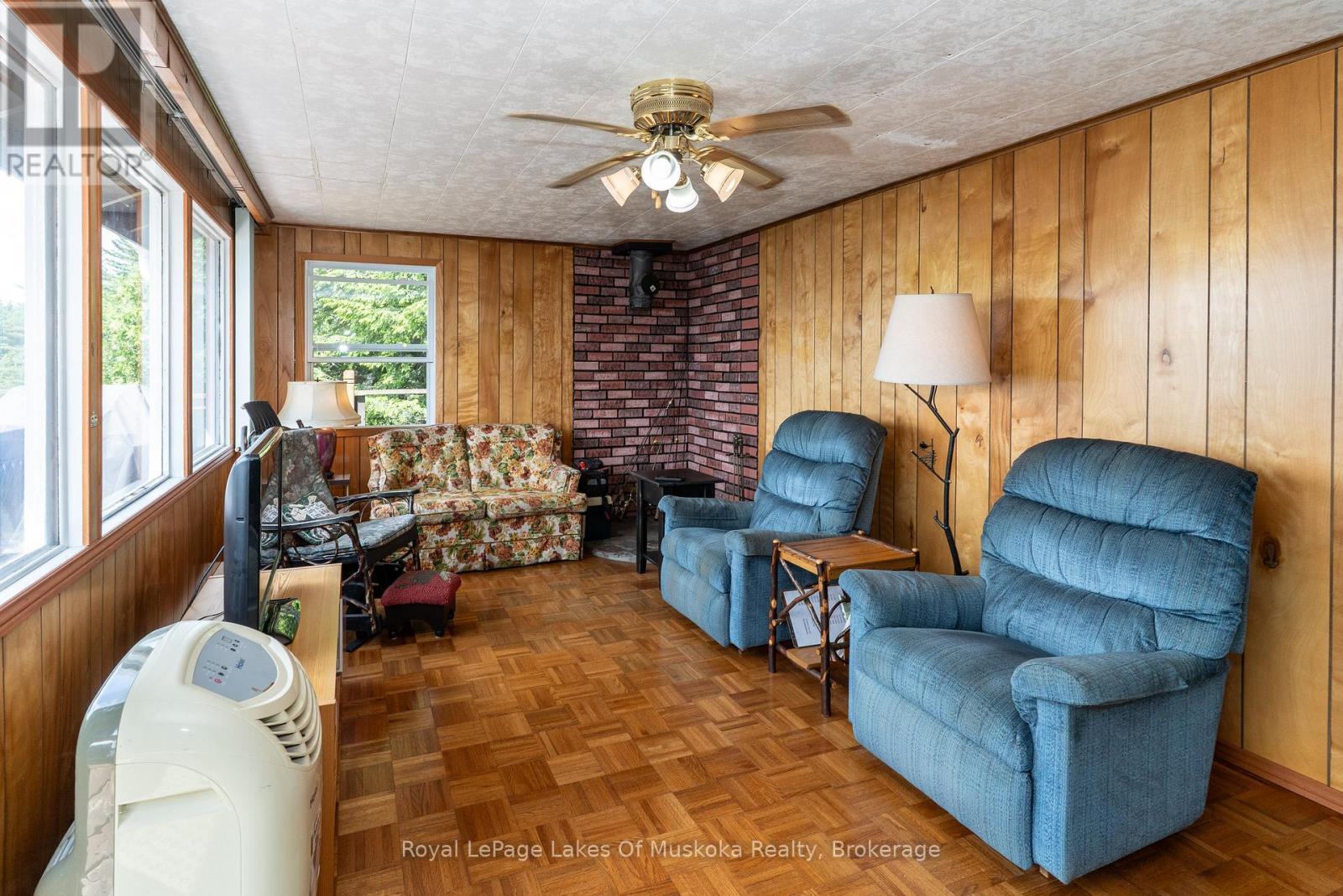 












19325 KAWAGAMA NORTH SHORE

,
Algonquin Highlands (McClintock),




Ontario
P0A1E0

