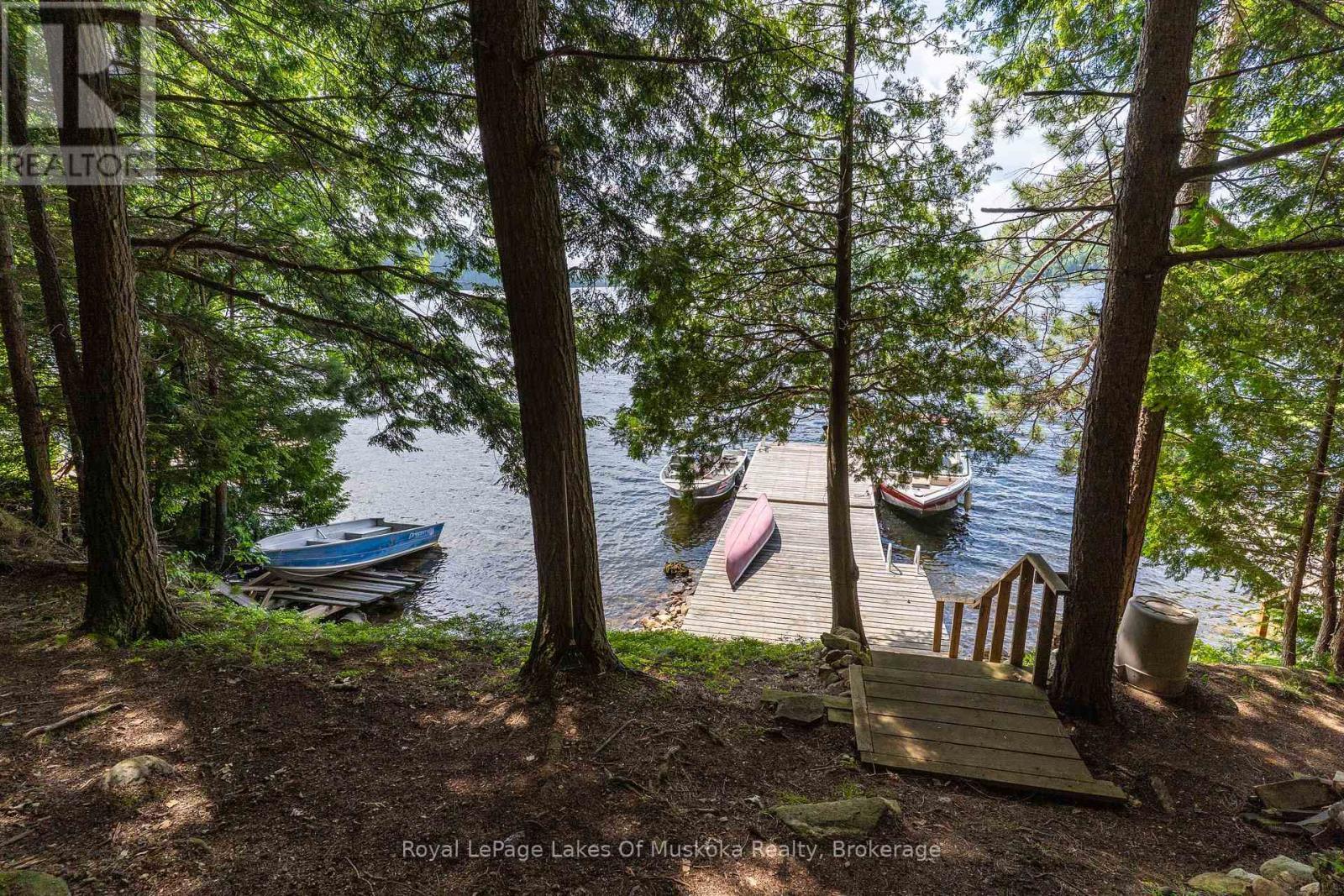 












19325 KAWAGAMA NORTH SHORE

,
Algonquin Highlands (McClintock),




Ontario
P0A1E0

