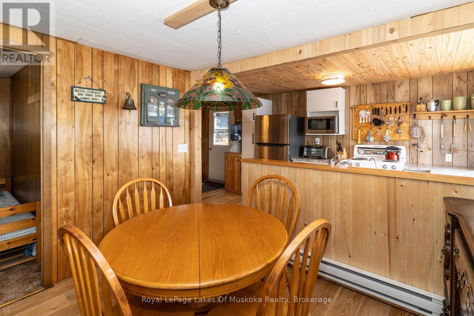 












19325 KAWAGAMA NORTH SHORE

,
Algonquin Highlands (McClintock),




Ontario
P0A1E0

