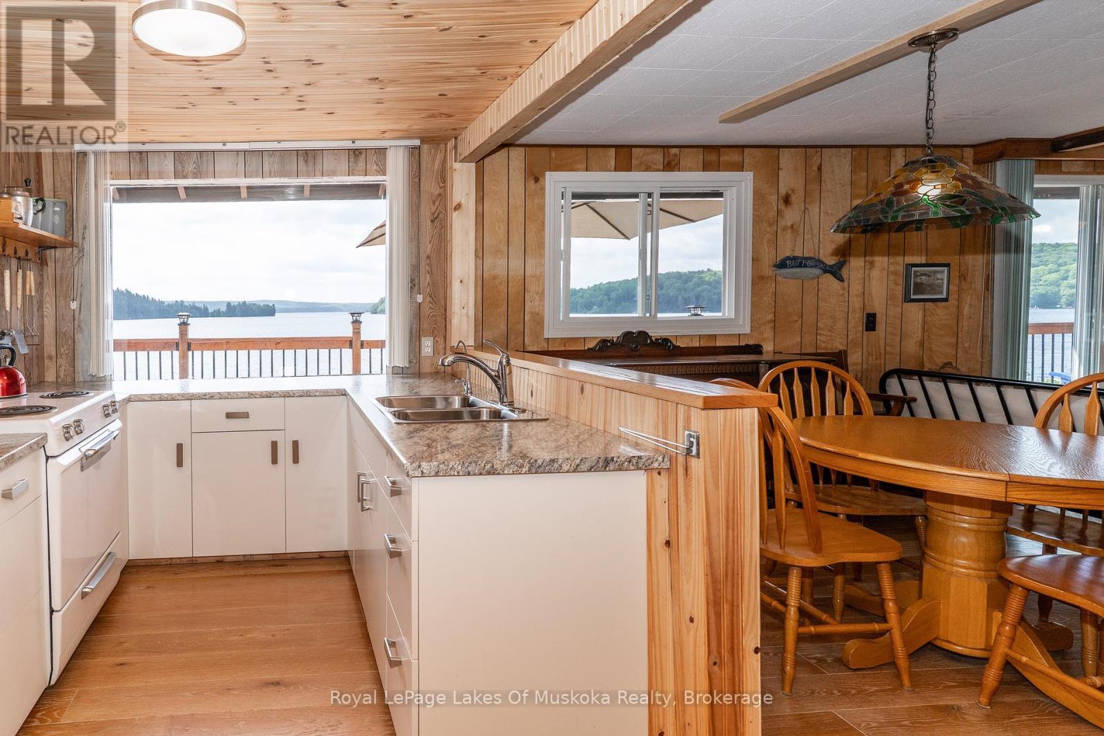 












19325 KAWAGAMA NORTH SHORE

,
Algonquin Highlands (McClintock),




Ontario
P0A1E0

