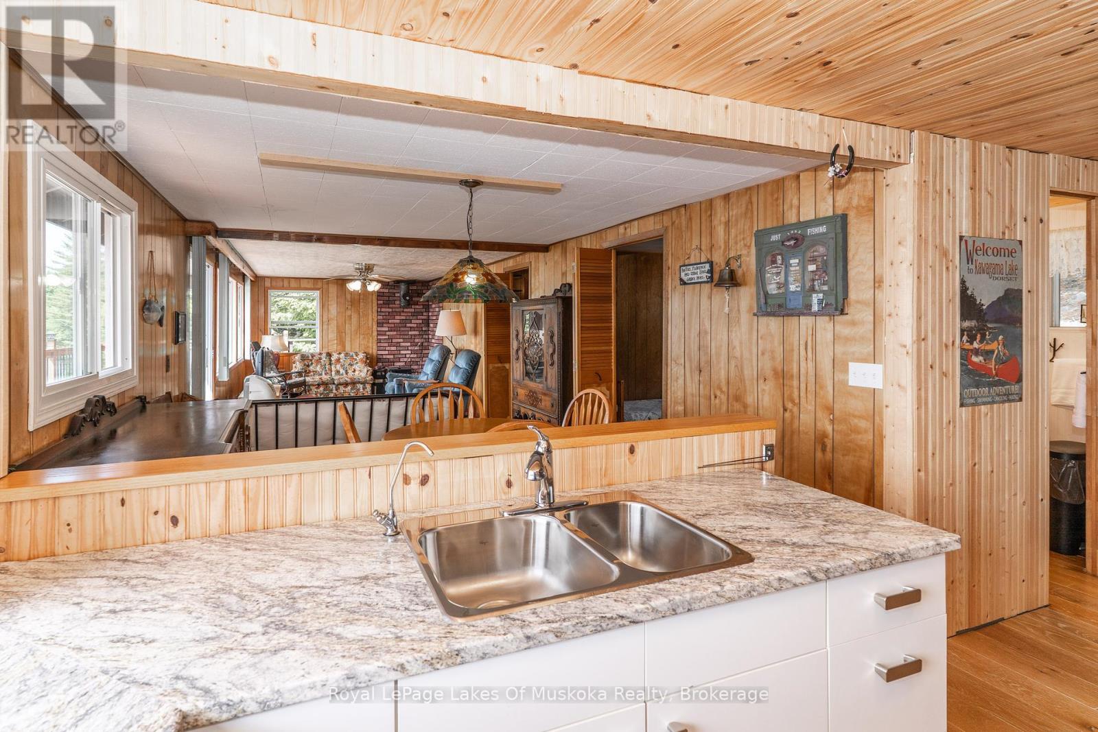 












19325 KAWAGAMA NORTH SHORE

,
Algonquin Highlands (McClintock),




Ontario
P0A1E0

