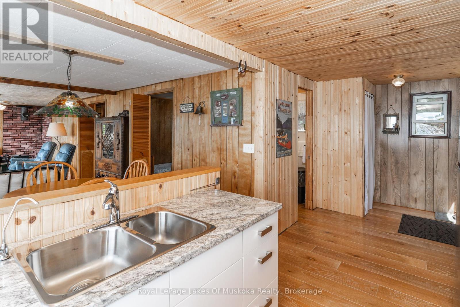 












19325 KAWAGAMA NORTH SHORE

,
Algonquin Highlands (McClintock),




Ontario
P0A1E0

