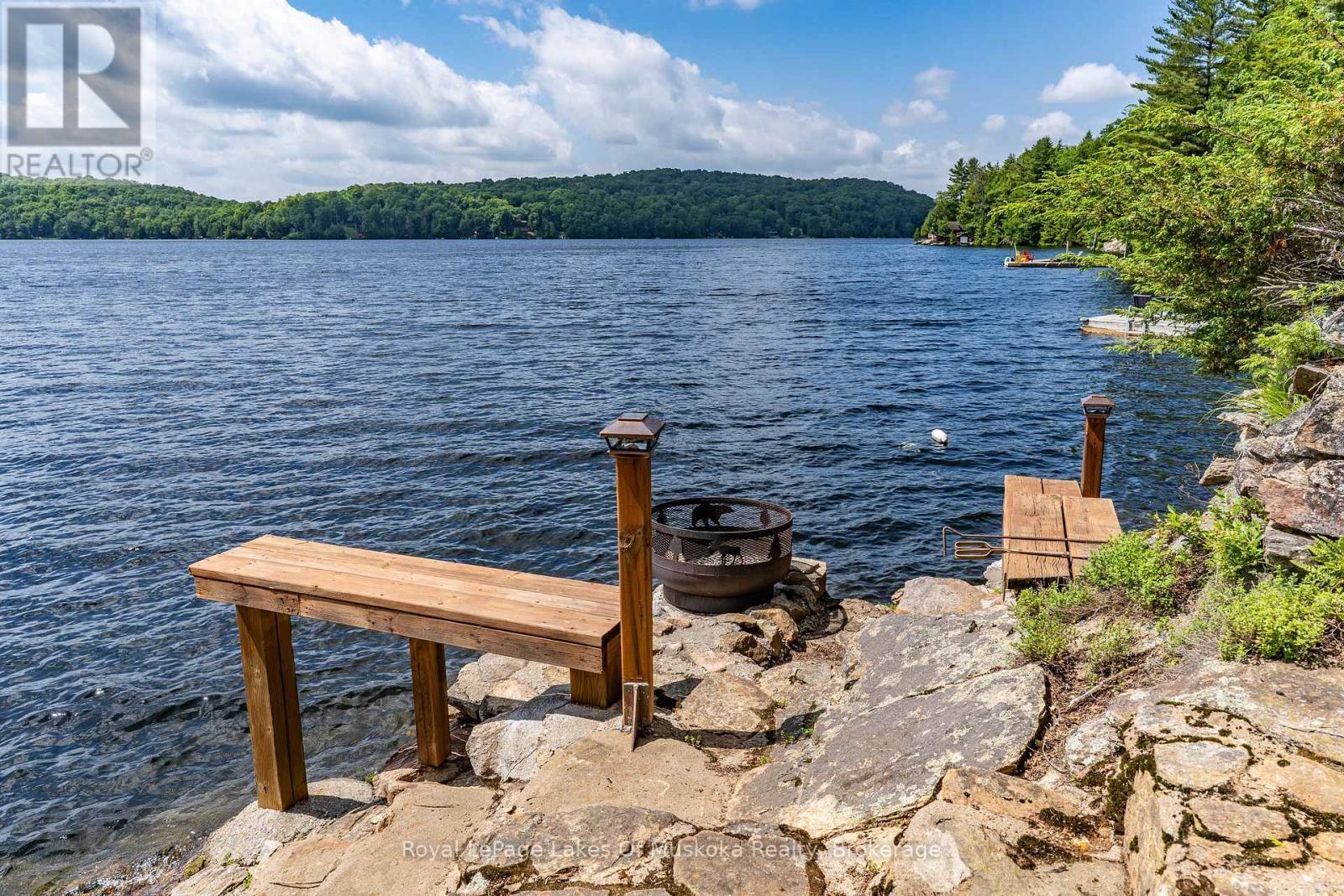 












19325 KAWAGAMA NORTH SHORE

,
Algonquin Highlands (McClintock),




Ontario
P0A1E0

