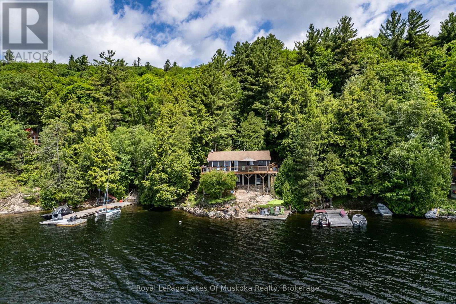 












19325 KAWAGAMA NORTH SHORE

,
Algonquin Highlands (McClintock),




Ontario
P0A1E0

