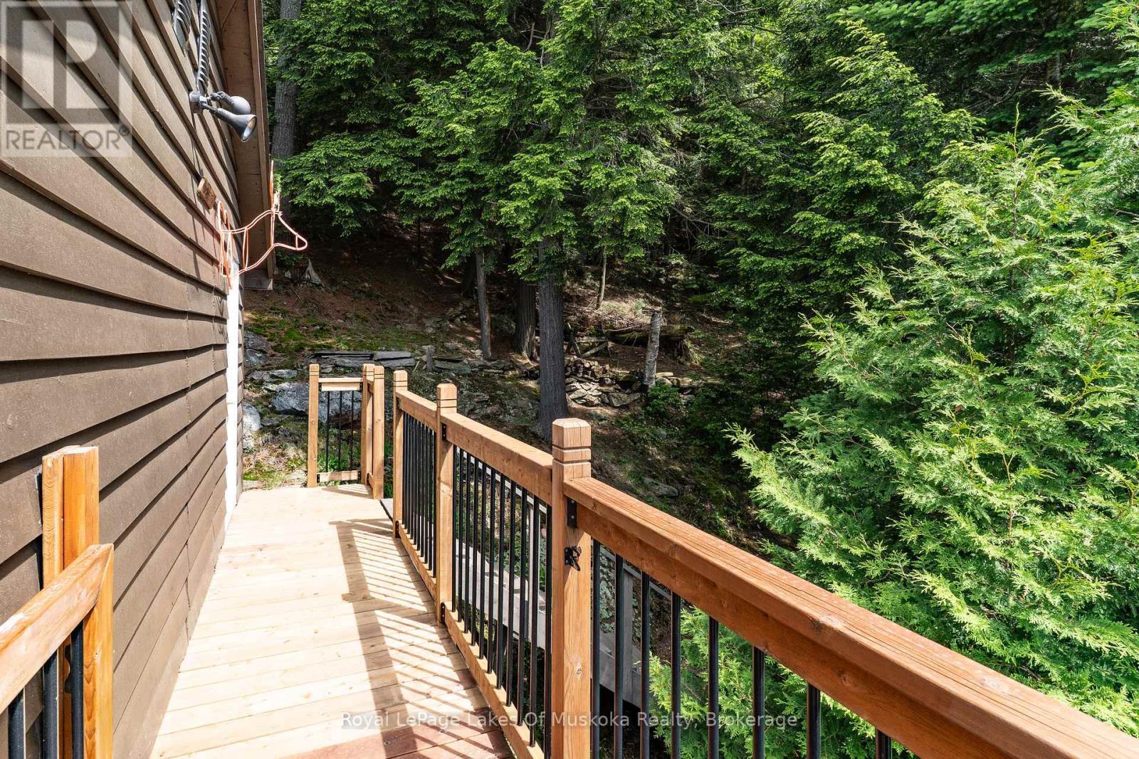 












19325 KAWAGAMA NORTH SHORE

,
Algonquin Highlands (McClintock),




Ontario
P0A1E0


