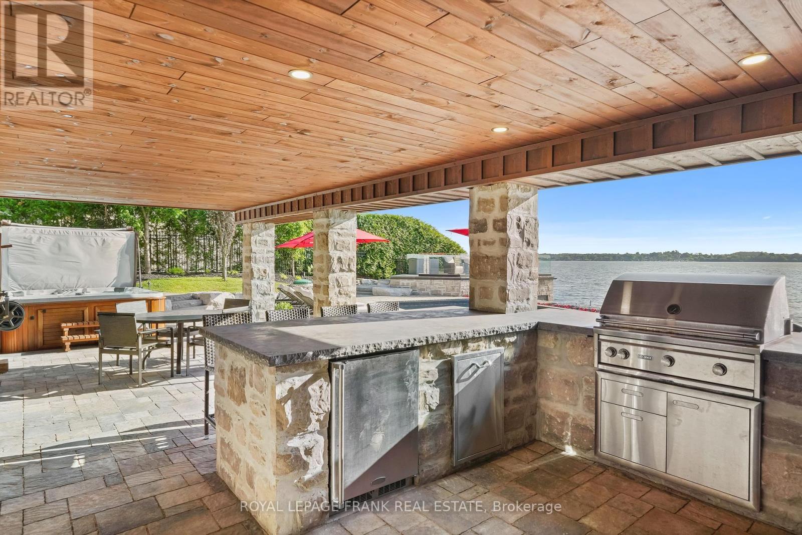 












257 STEPHENSON POINT ROAD

,
Scugog (Port Perry),




Ontario
L9L1B4

