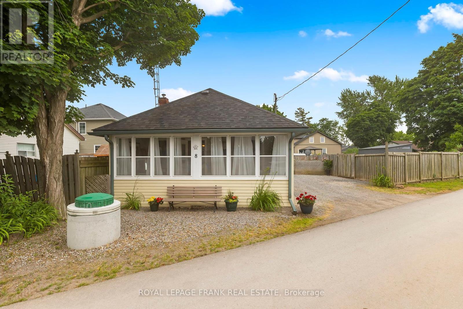












8 ANGLE STREET

,
Scugog,




Ontario
L0B1E0

