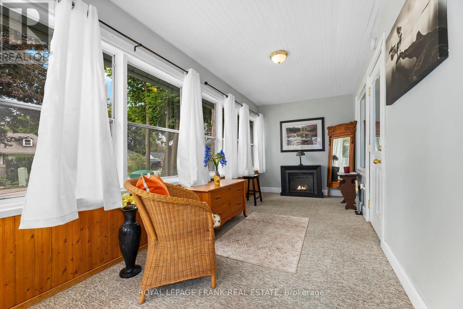 












8 ANGLE STREET

,
Scugog,




Ontario
L0B1E0

