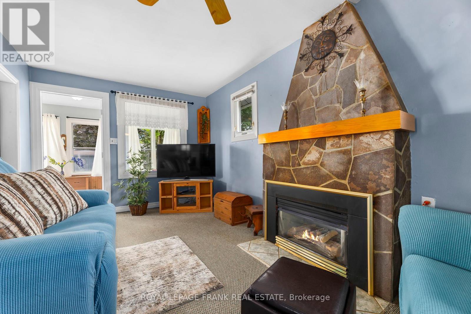 












8 ANGLE STREET

,
Scugog,




Ontario
L0B1E0

