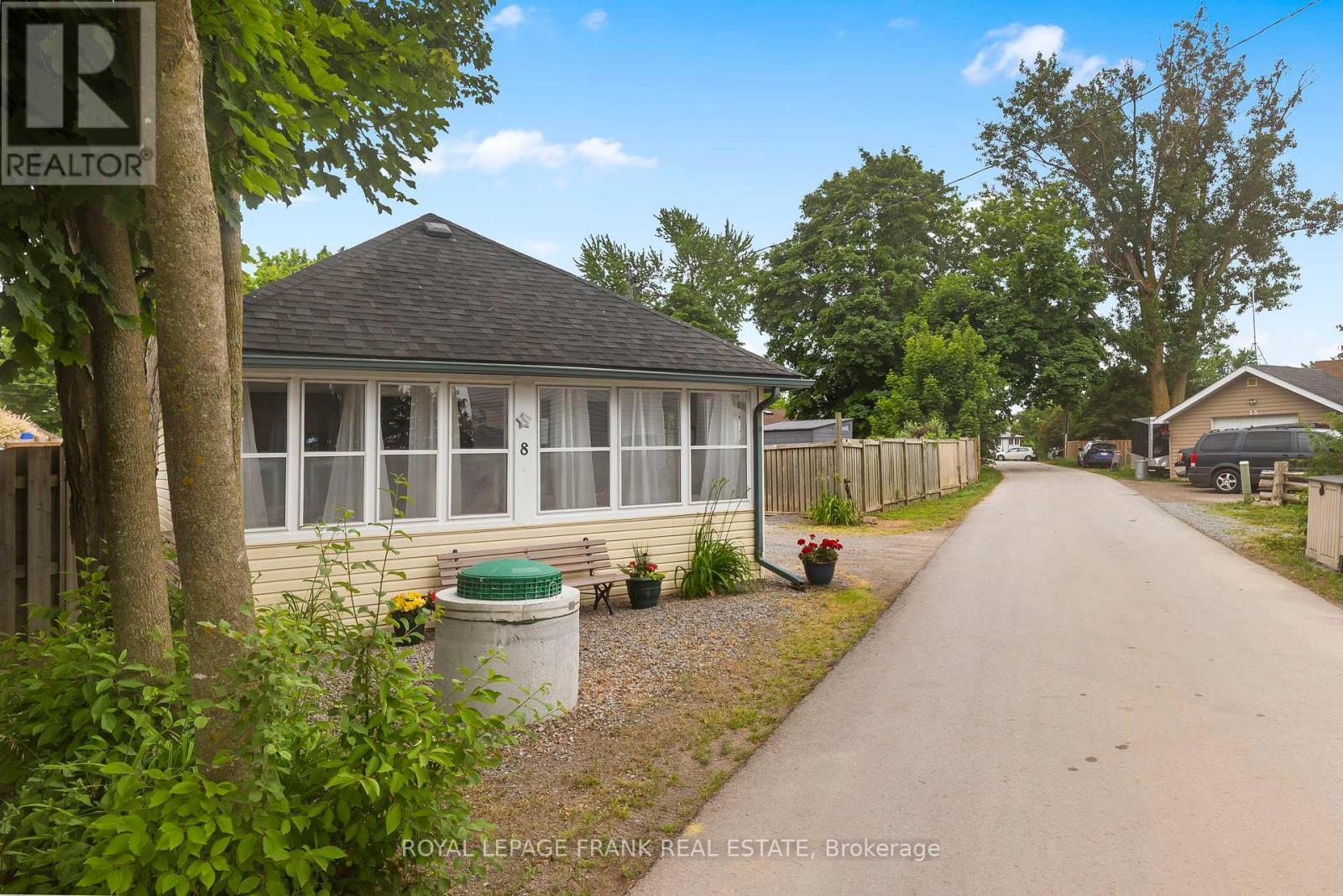 












8 ANGLE STREET

,
Scugog,




Ontario
L0B1E0

